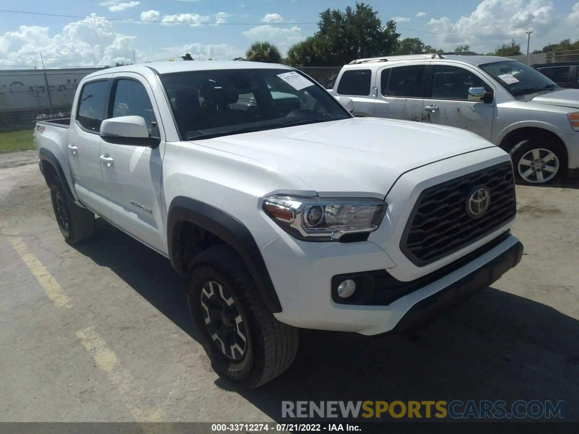 1 Photograph of a damaged car 3TMCZ5AN8LM320470 TOYOTA TACOMA 4WD 2020