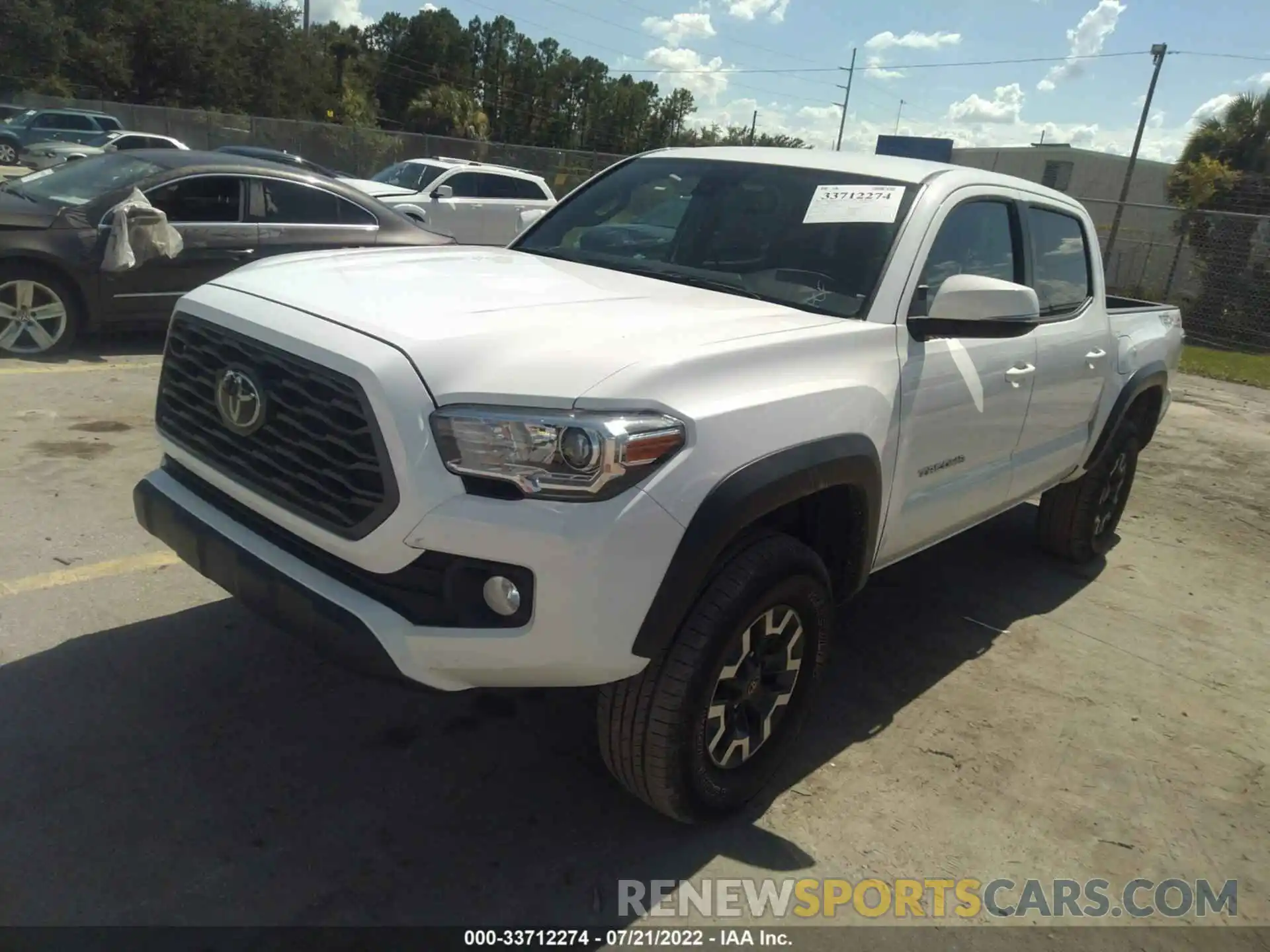 2 Photograph of a damaged car 3TMCZ5AN8LM320470 TOYOTA TACOMA 4WD 2020