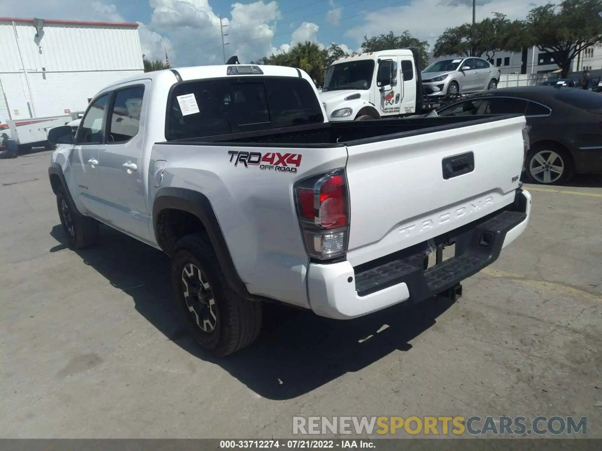 3 Photograph of a damaged car 3TMCZ5AN8LM320470 TOYOTA TACOMA 4WD 2020