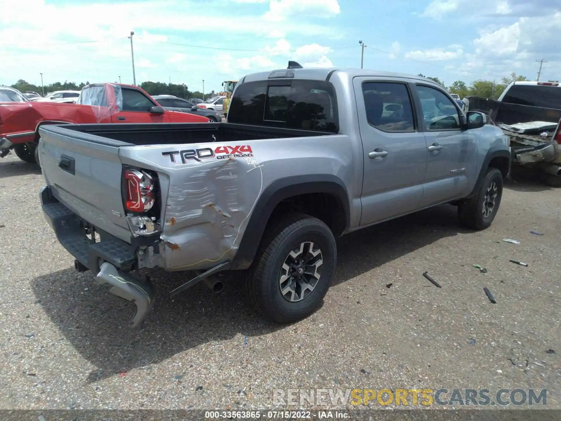 4 Фотография поврежденного автомобиля 3TMCZ5AN8LM327807 TOYOTA TACOMA 4WD 2020