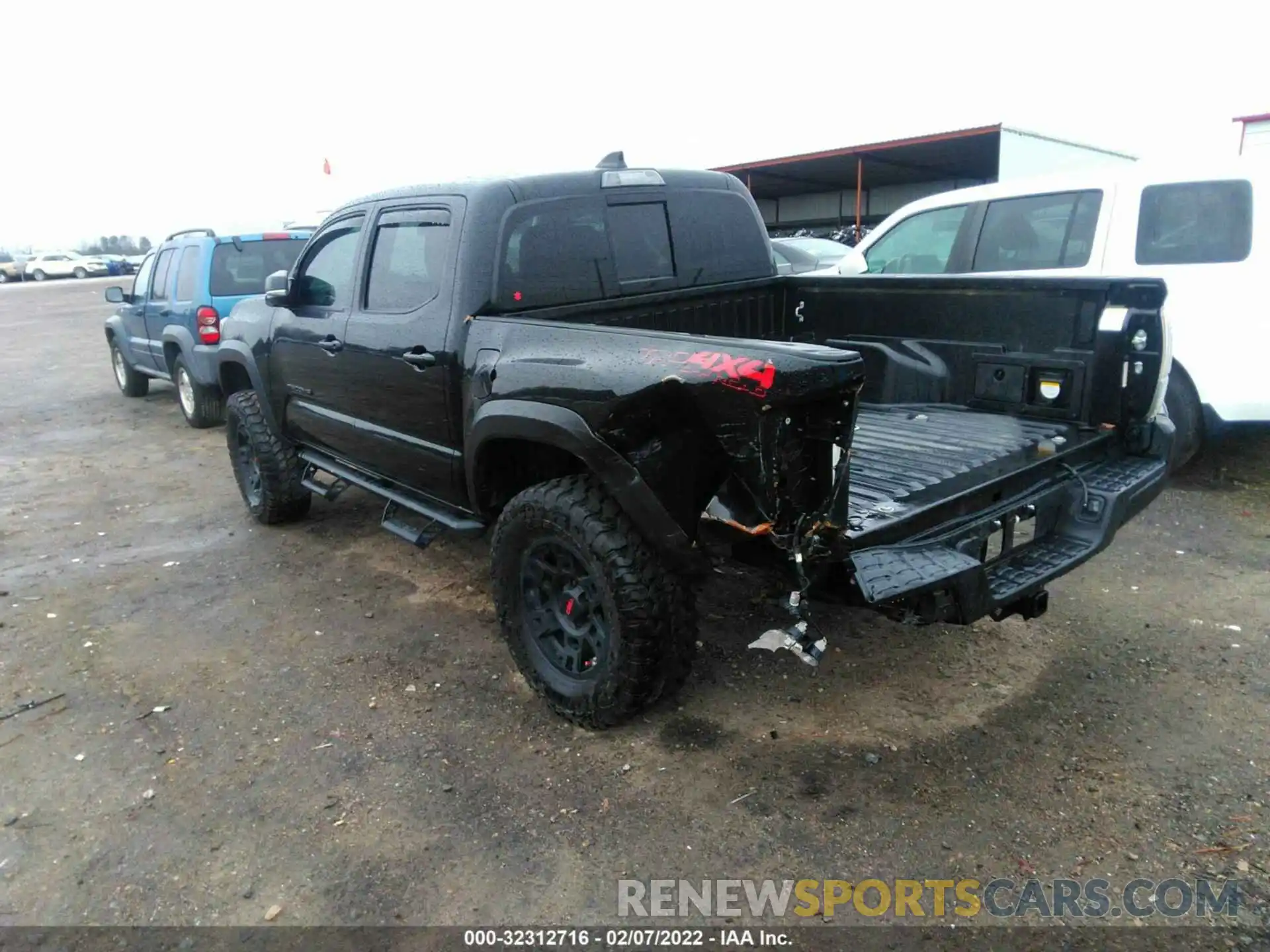 3 Photograph of a damaged car 3TMCZ5AN8LM338564 TOYOTA TACOMA 4WD 2020