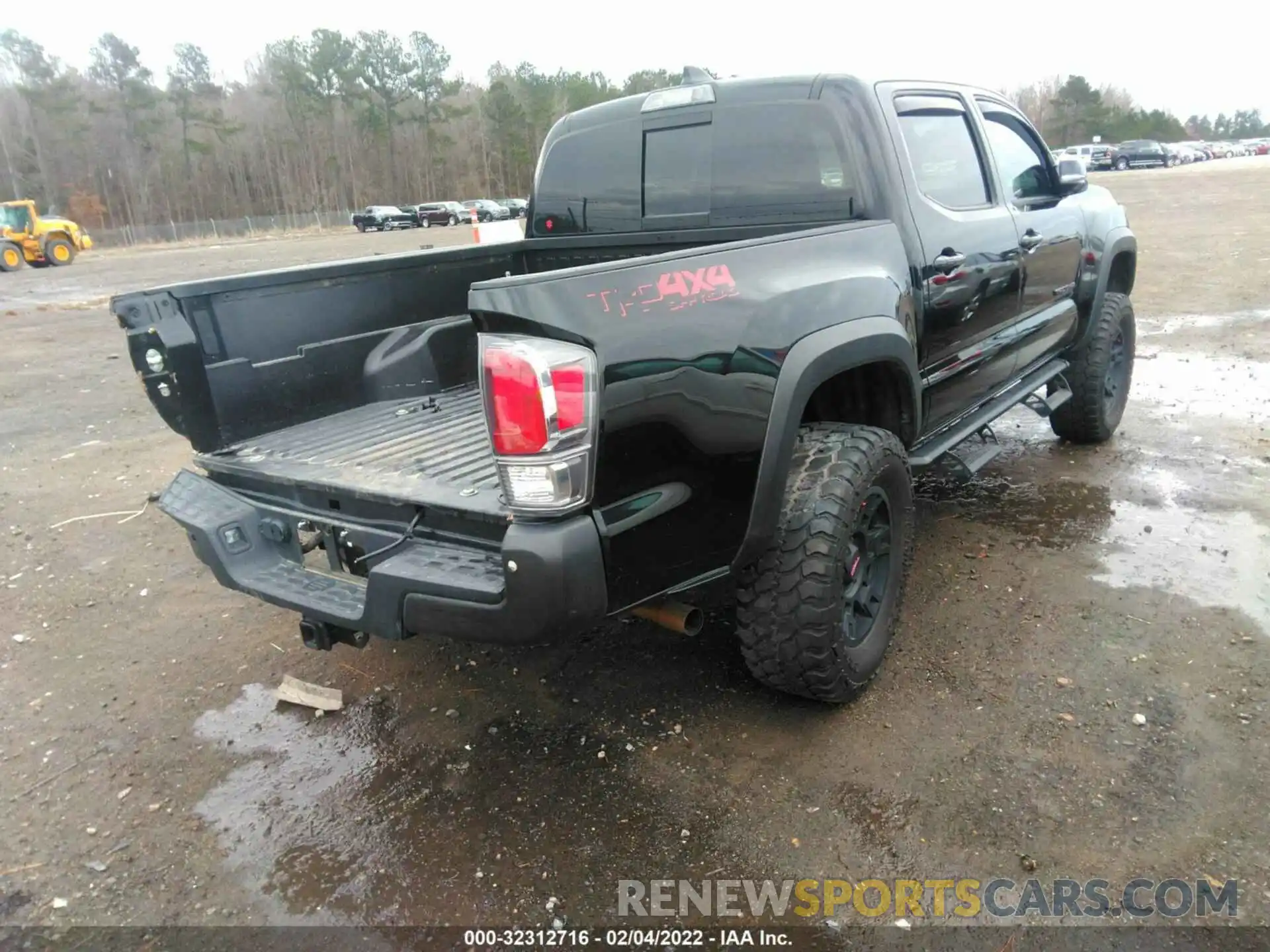 4 Photograph of a damaged car 3TMCZ5AN8LM338564 TOYOTA TACOMA 4WD 2020