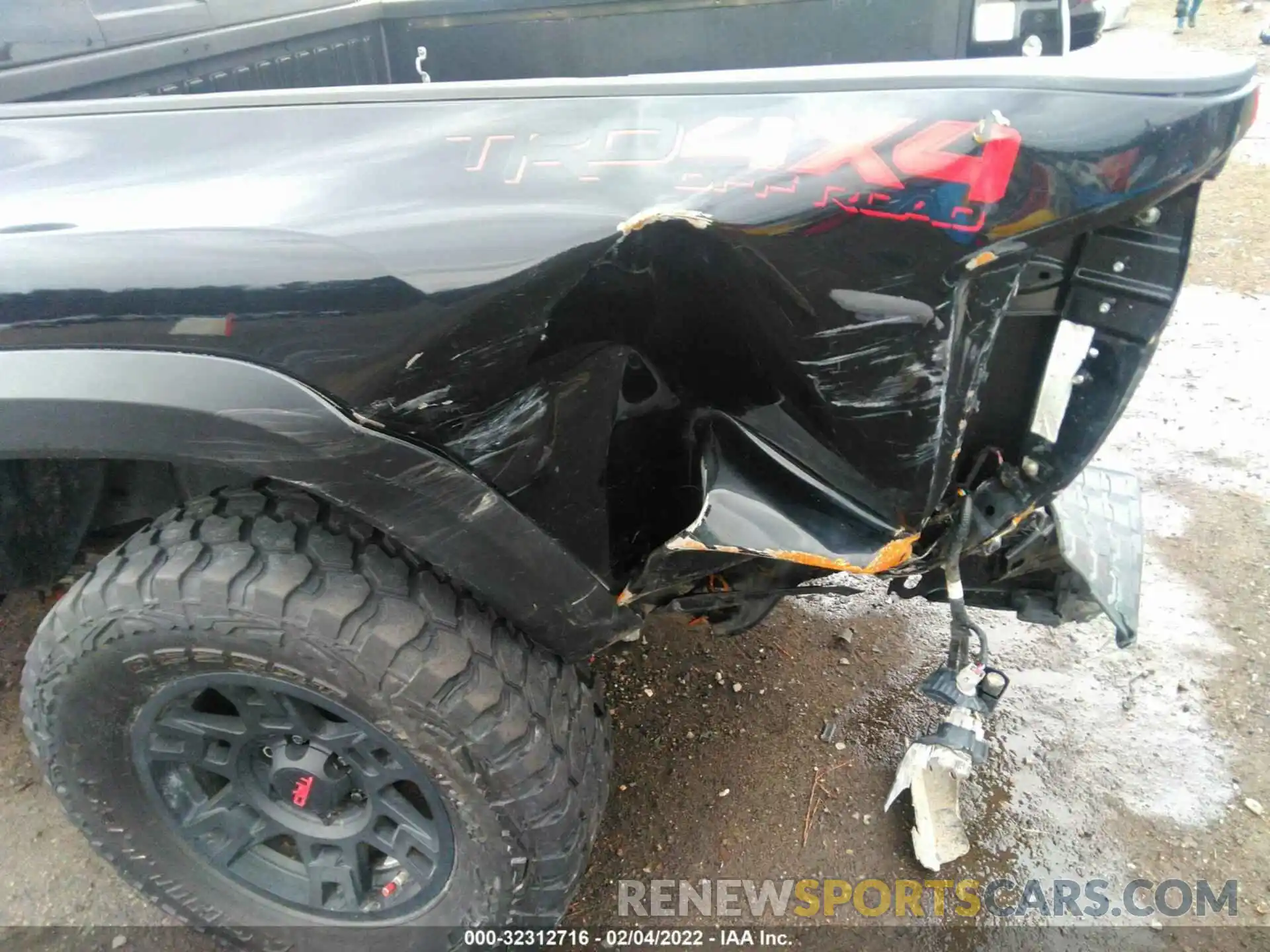 6 Photograph of a damaged car 3TMCZ5AN8LM338564 TOYOTA TACOMA 4WD 2020