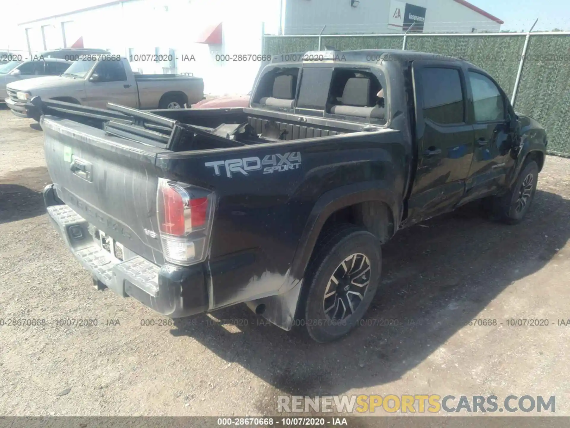 4 Photograph of a damaged car 3TMCZ5AN8LM341108 TOYOTA TACOMA 4WD 2020