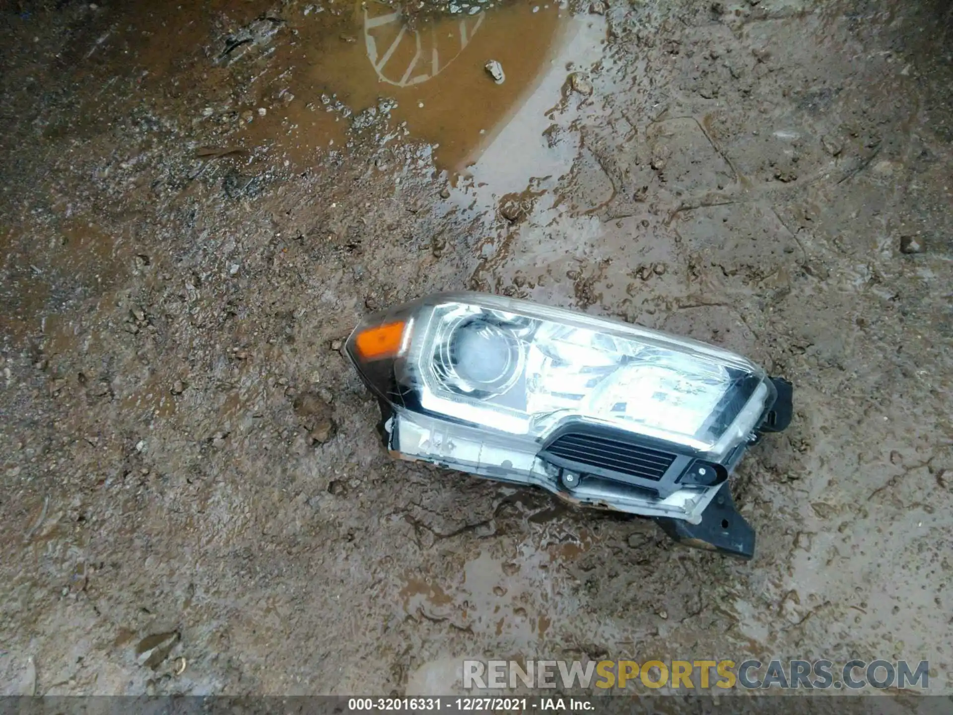 12 Photograph of a damaged car 3TMCZ5AN8LM344655 TOYOTA TACOMA 4WD 2020