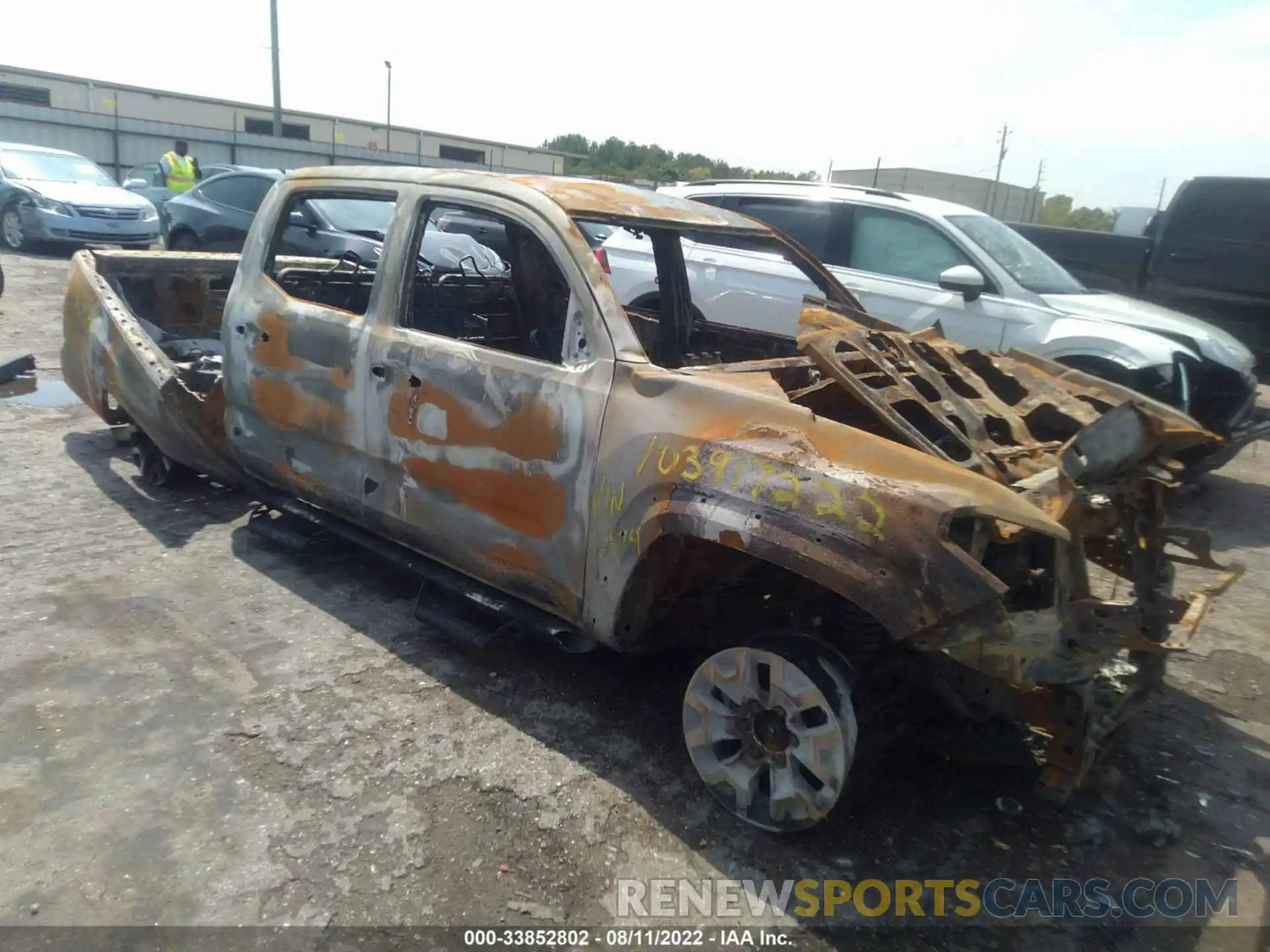 1 Photograph of a damaged car 3TMCZ5AN8LM346874 TOYOTA TACOMA 4WD 2020