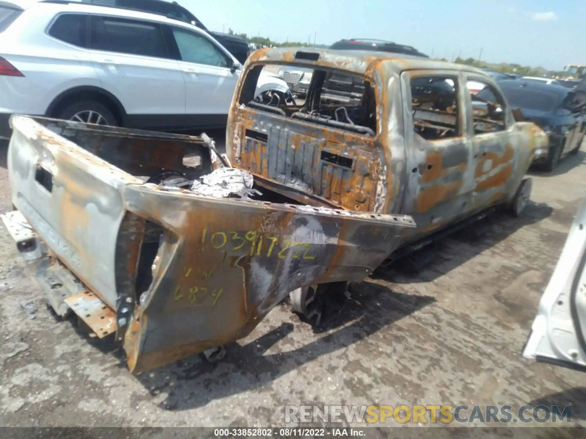 4 Photograph of a damaged car 3TMCZ5AN8LM346874 TOYOTA TACOMA 4WD 2020