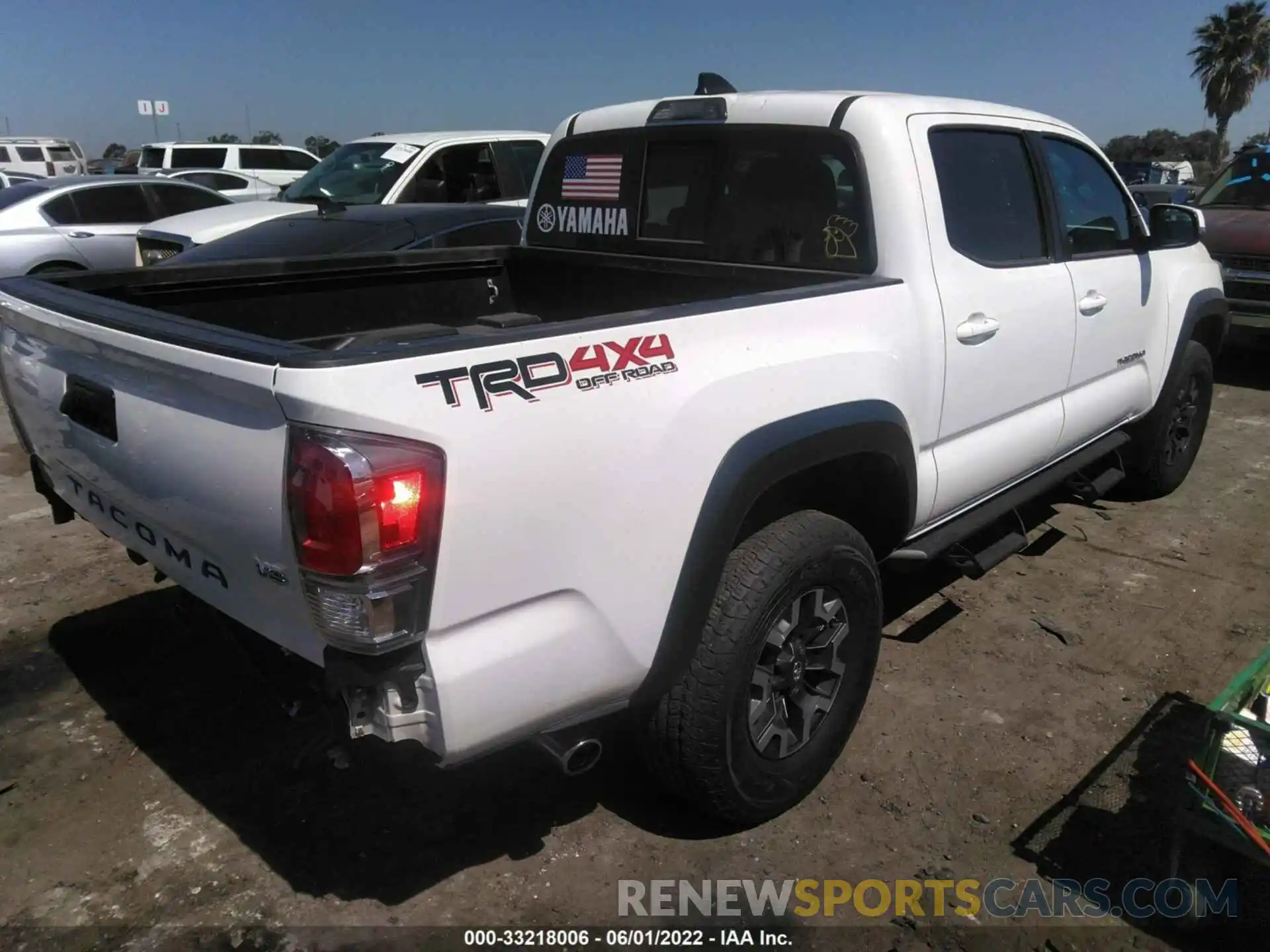 4 Photograph of a damaged car 3TMCZ5AN8LM348043 TOYOTA TACOMA 4WD 2020