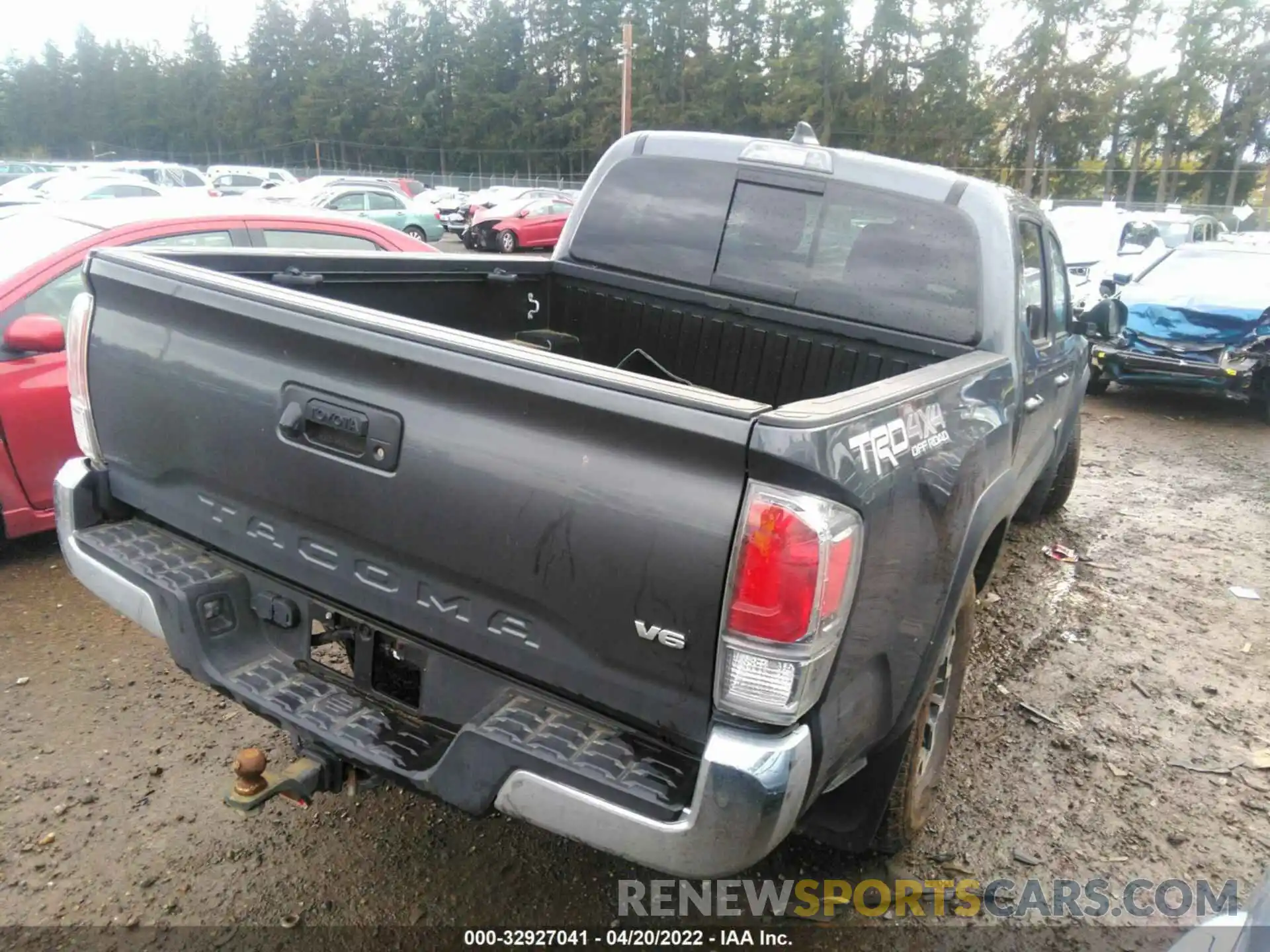 4 Photograph of a damaged car 3TMCZ5AN8LM350200 TOYOTA TACOMA 4WD 2020