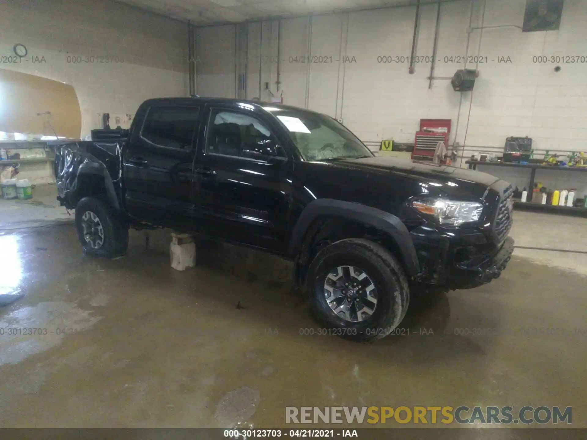 1 Photograph of a damaged car 3TMCZ5AN9LM317349 TOYOTA TACOMA 4WD 2020