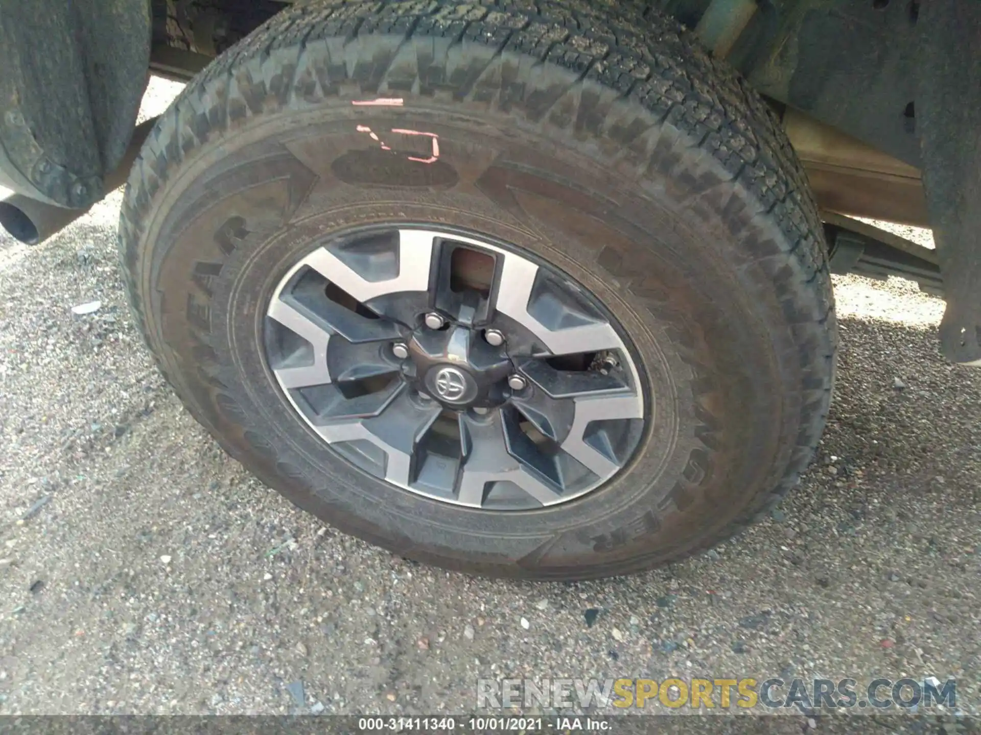 15 Photograph of a damaged car 3TMCZ5AN9LM323331 TOYOTA TACOMA 4WD 2020