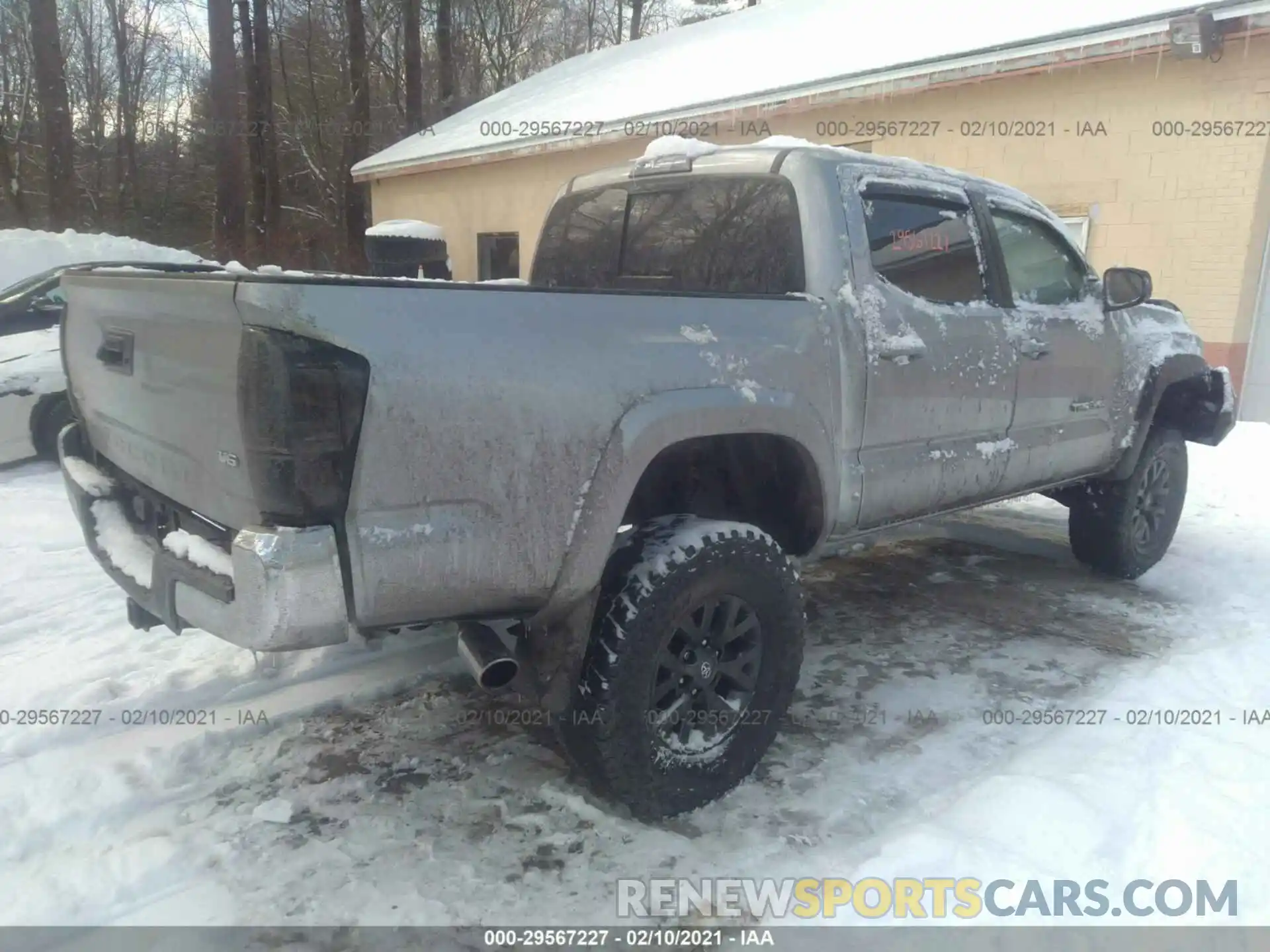 4 Photograph of a damaged car 3TMCZ5AN9LM329193 TOYOTA TACOMA 4WD 2020