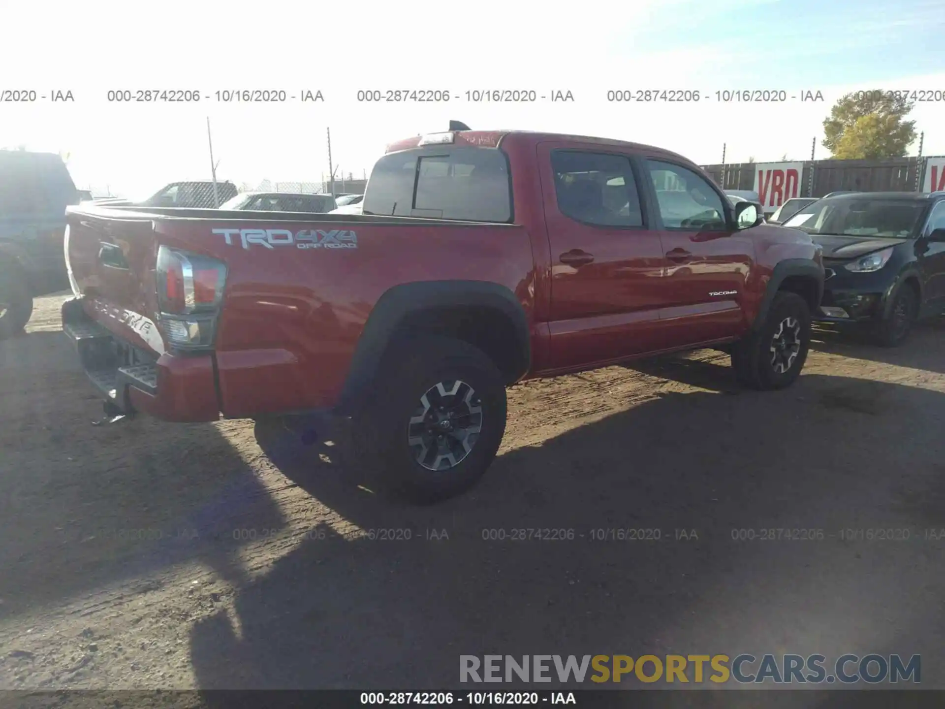 4 Photograph of a damaged car 3TMCZ5AN9LM330392 TOYOTA TACOMA 4WD 2020