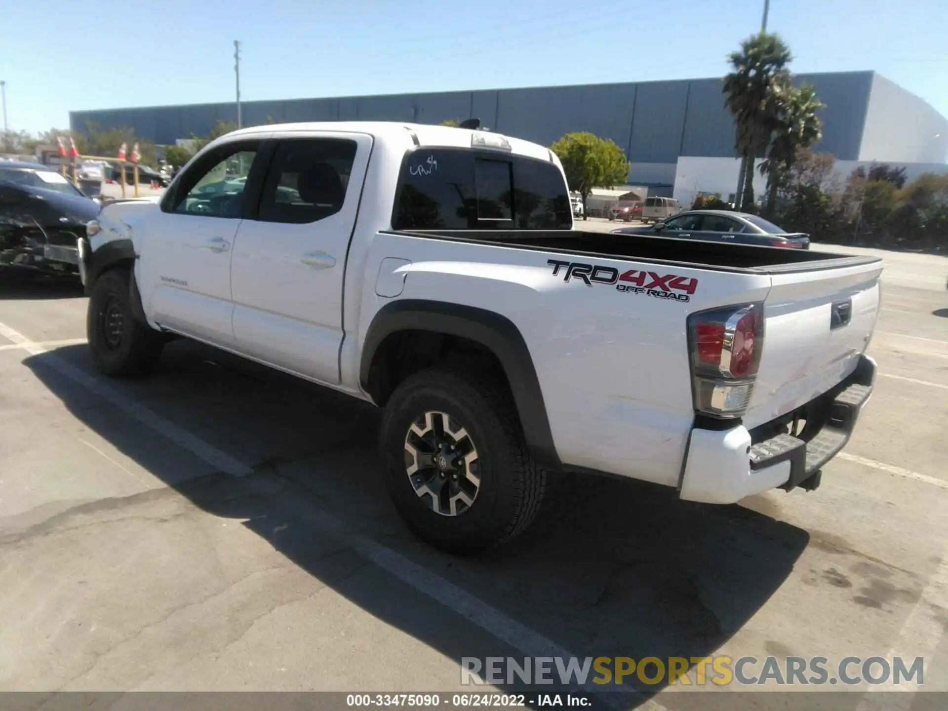 3 Photograph of a damaged car 3TMCZ5AN9LM331431 TOYOTA TACOMA 4WD 2020