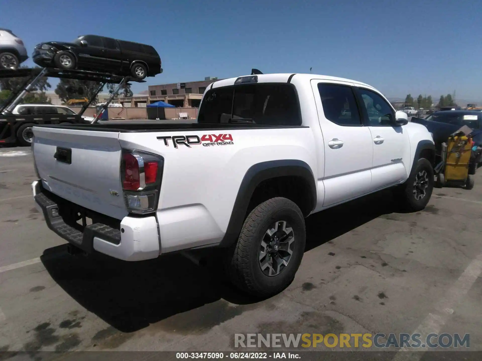 4 Photograph of a damaged car 3TMCZ5AN9LM331431 TOYOTA TACOMA 4WD 2020