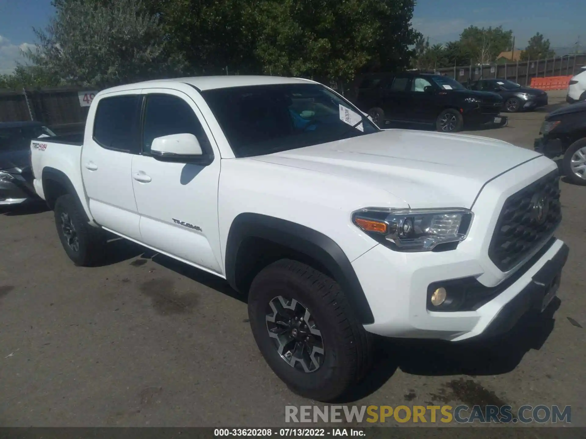 1 Photograph of a damaged car 3TMCZ5AN9LM333549 TOYOTA TACOMA 4WD 2020