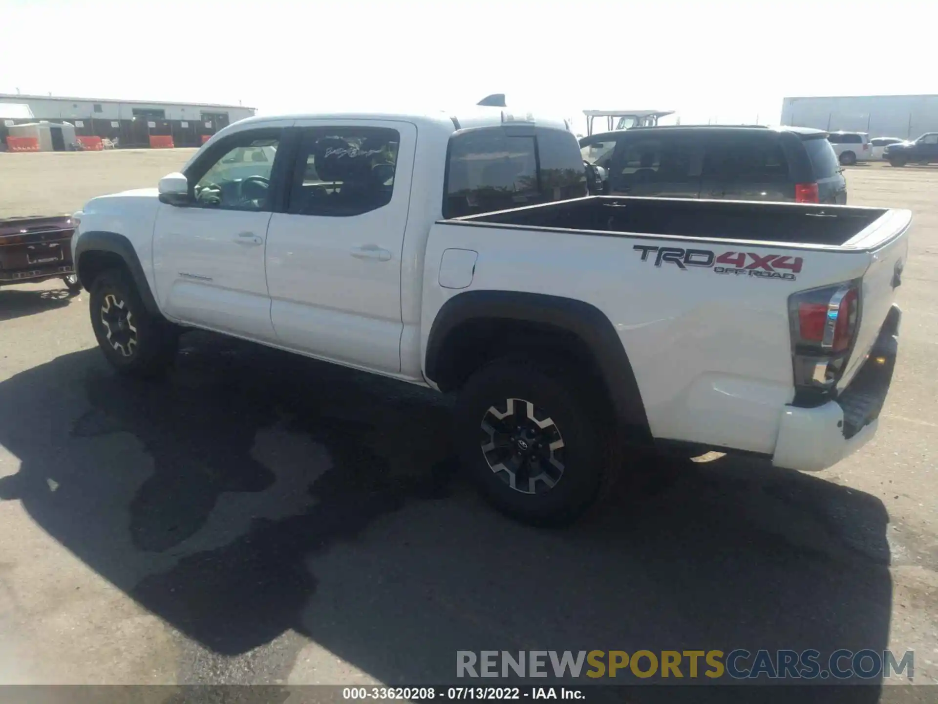 3 Photograph of a damaged car 3TMCZ5AN9LM333549 TOYOTA TACOMA 4WD 2020