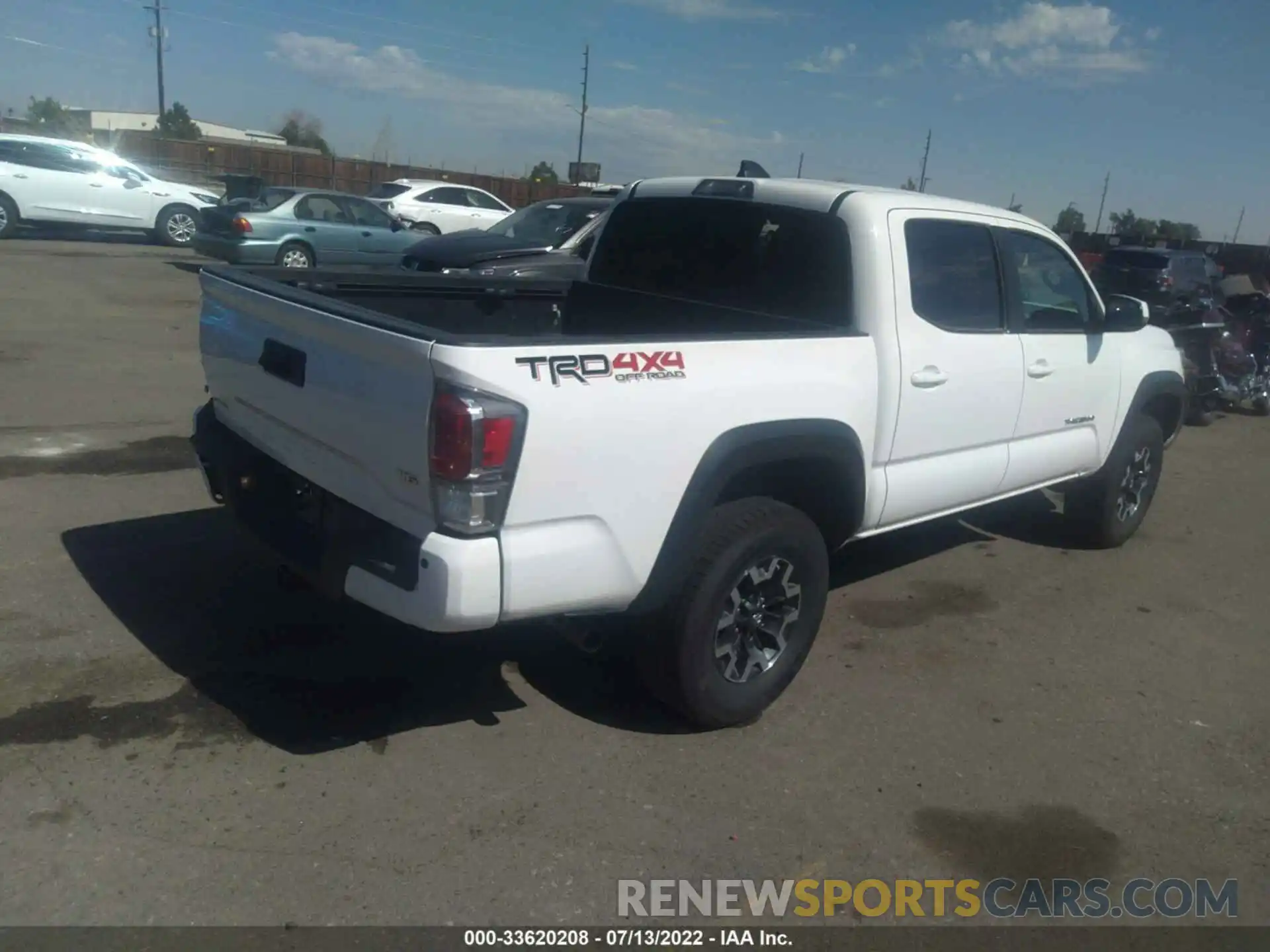 4 Photograph of a damaged car 3TMCZ5AN9LM333549 TOYOTA TACOMA 4WD 2020