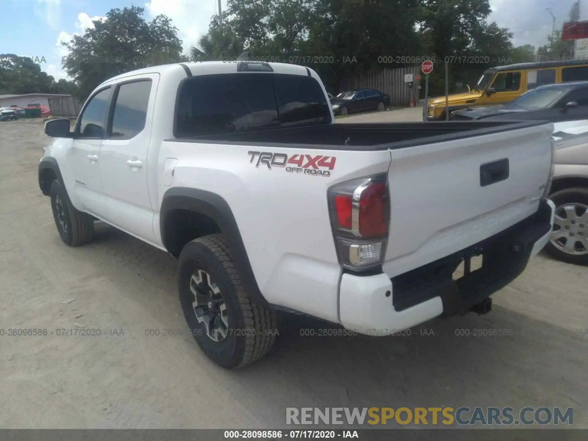 3 Photograph of a damaged car 3TMCZ5AN9LM333891 TOYOTA TACOMA 4WD 2020