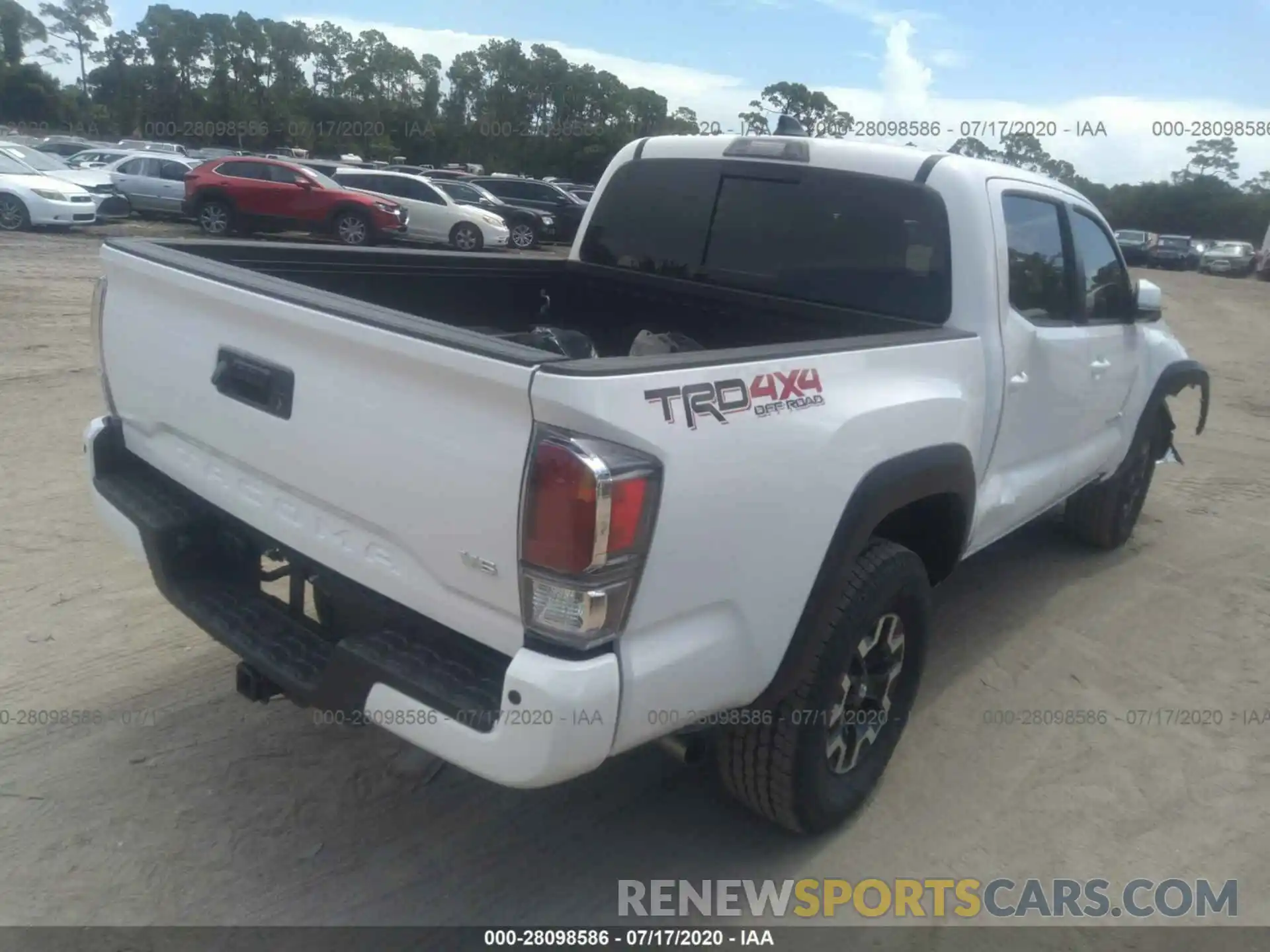 4 Photograph of a damaged car 3TMCZ5AN9LM333891 TOYOTA TACOMA 4WD 2020