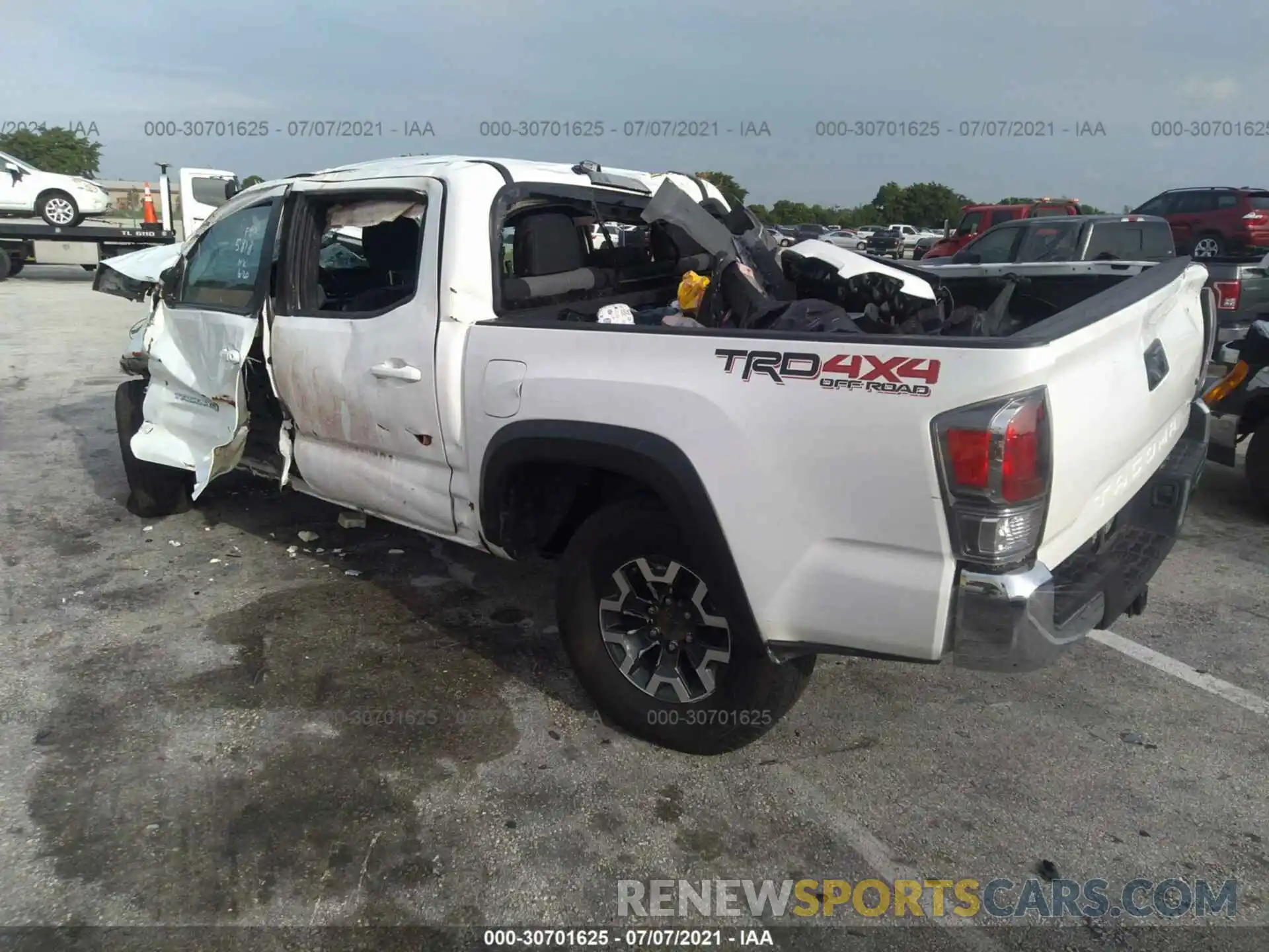 3 Photograph of a damaged car 3TMCZ5AN9LM335818 TOYOTA TACOMA 4WD 2020