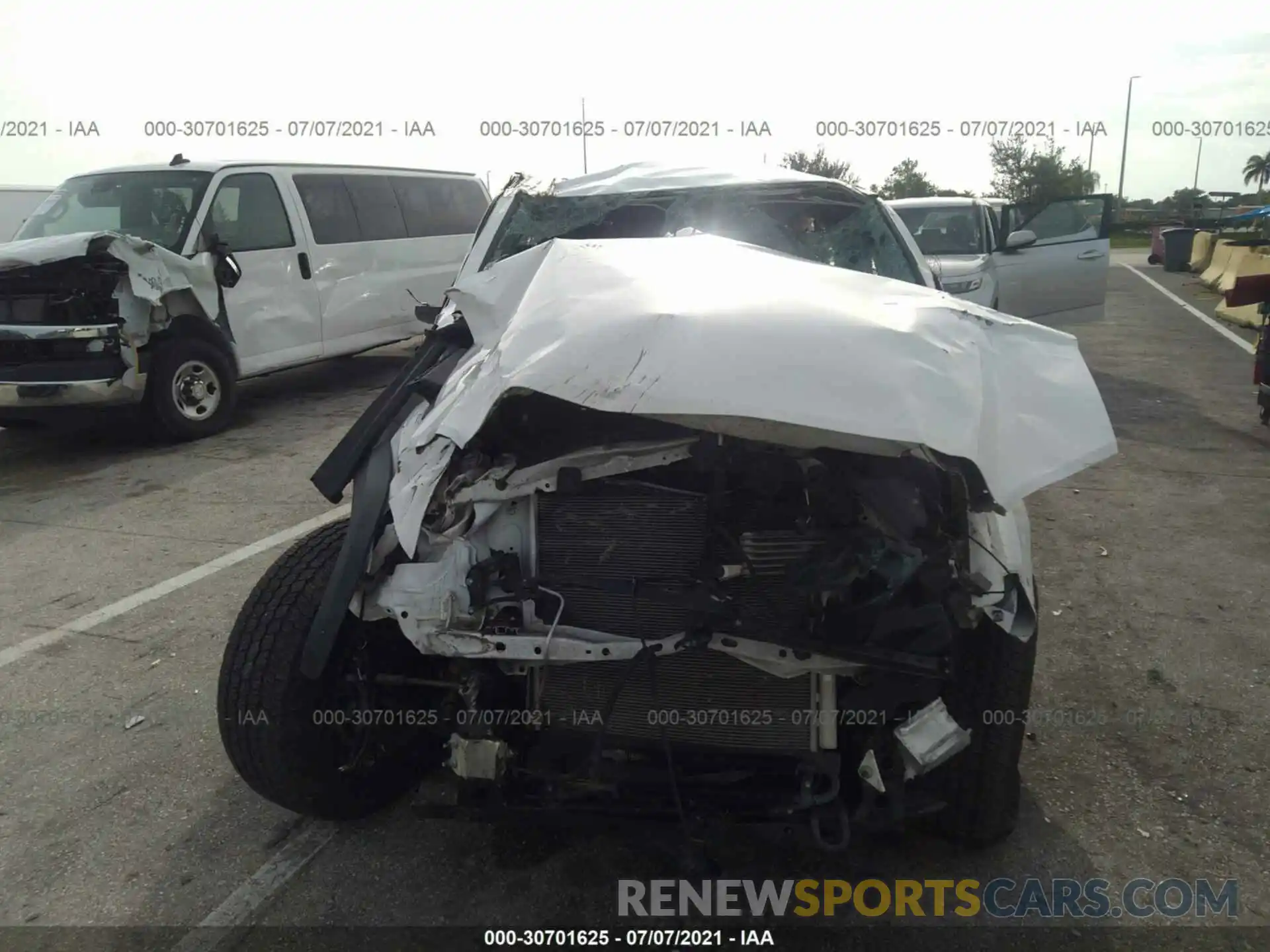 6 Photograph of a damaged car 3TMCZ5AN9LM335818 TOYOTA TACOMA 4WD 2020