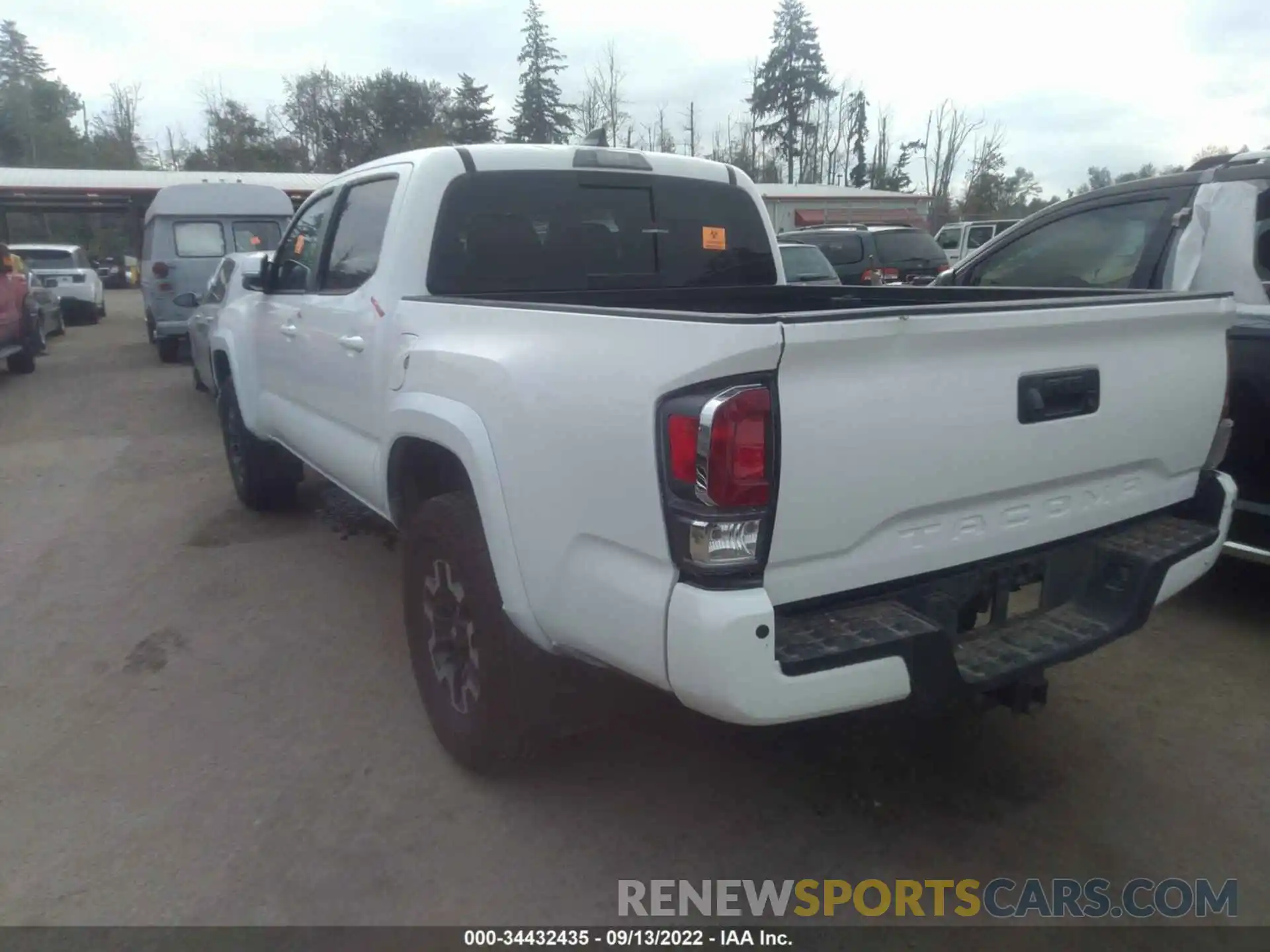 3 Фотография поврежденного автомобиля 3TMCZ5AN9LM340372 TOYOTA TACOMA 4WD 2020