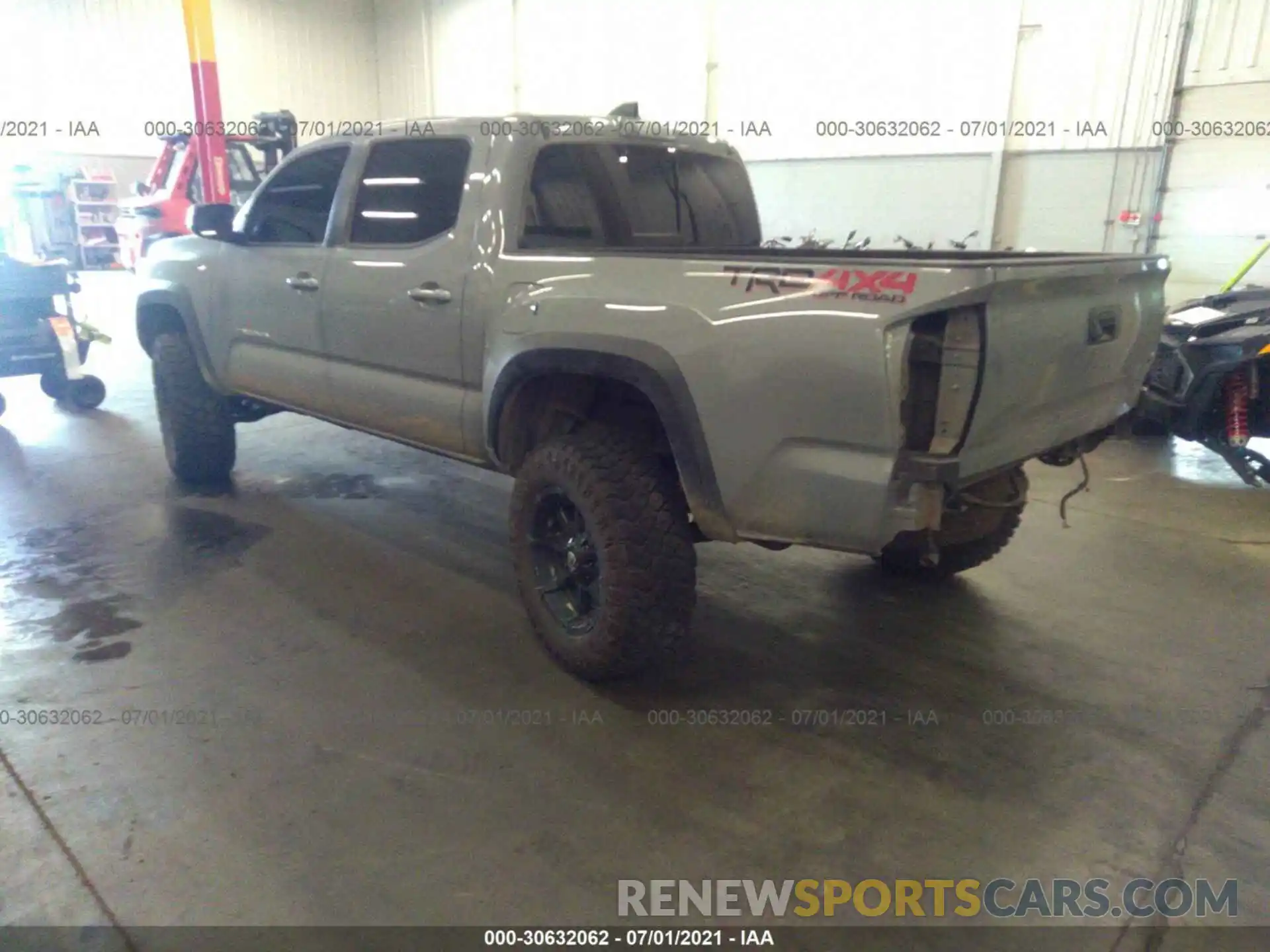 3 Photograph of a damaged car 3TMCZ5AN9LM351212 TOYOTA TACOMA 4WD 2020