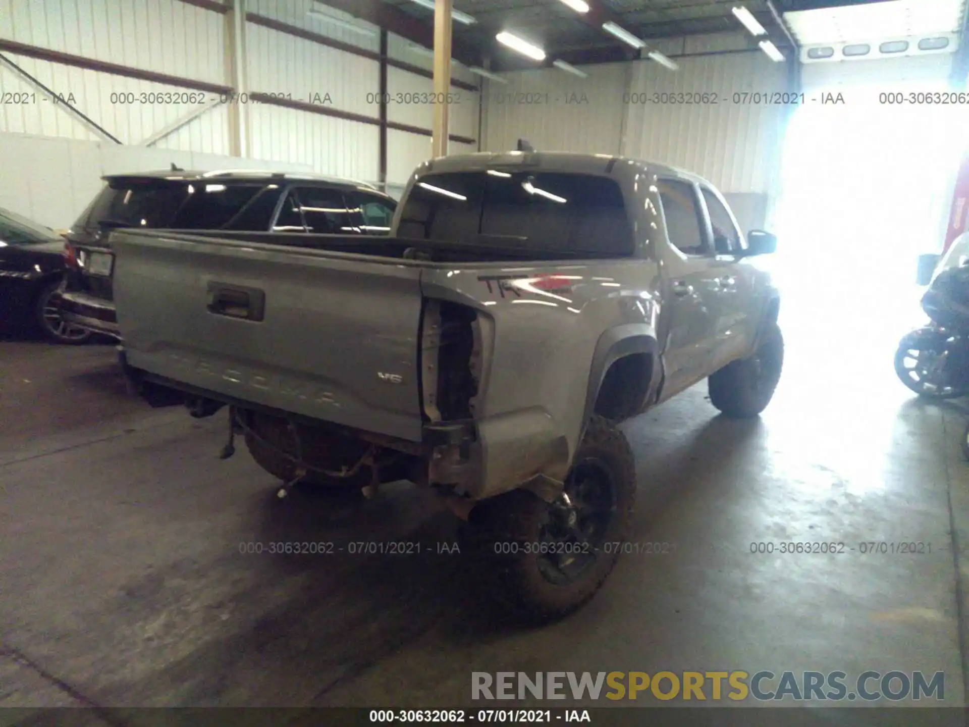 4 Photograph of a damaged car 3TMCZ5AN9LM351212 TOYOTA TACOMA 4WD 2020