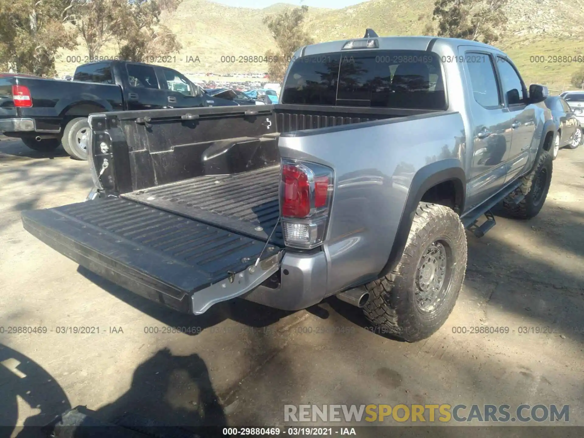 4 Photograph of a damaged car 3TMCZ5ANXLM295460 TOYOTA TACOMA 4WD 2020