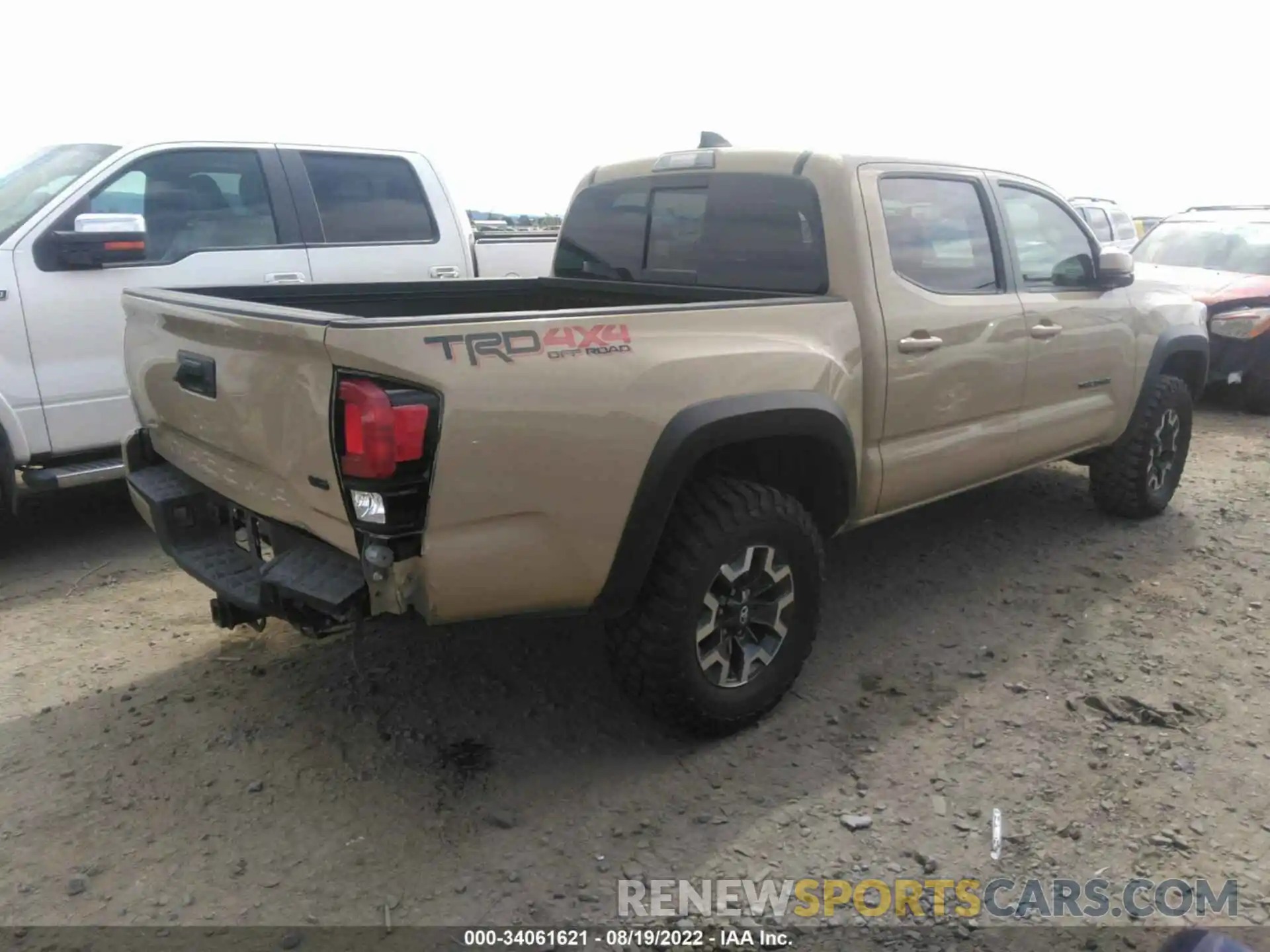 4 Фотография поврежденного автомобиля 3TMCZ5ANXLM297564 TOYOTA TACOMA 4WD 2020