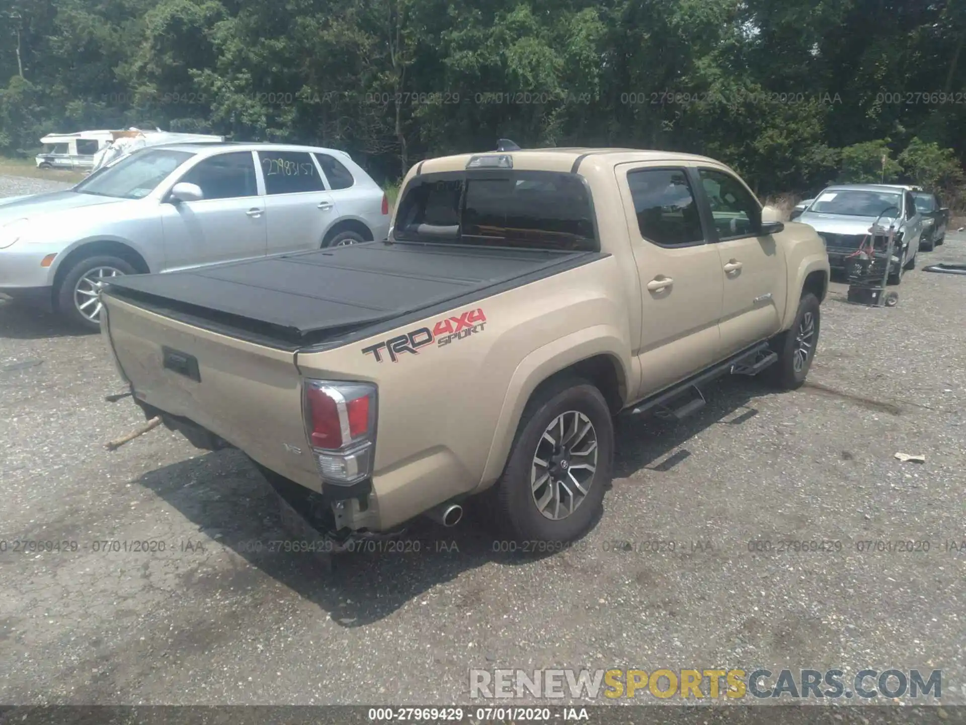 4 Фотография поврежденного автомобиля 3TMCZ5ANXLM307946 TOYOTA TACOMA 4WD 2020