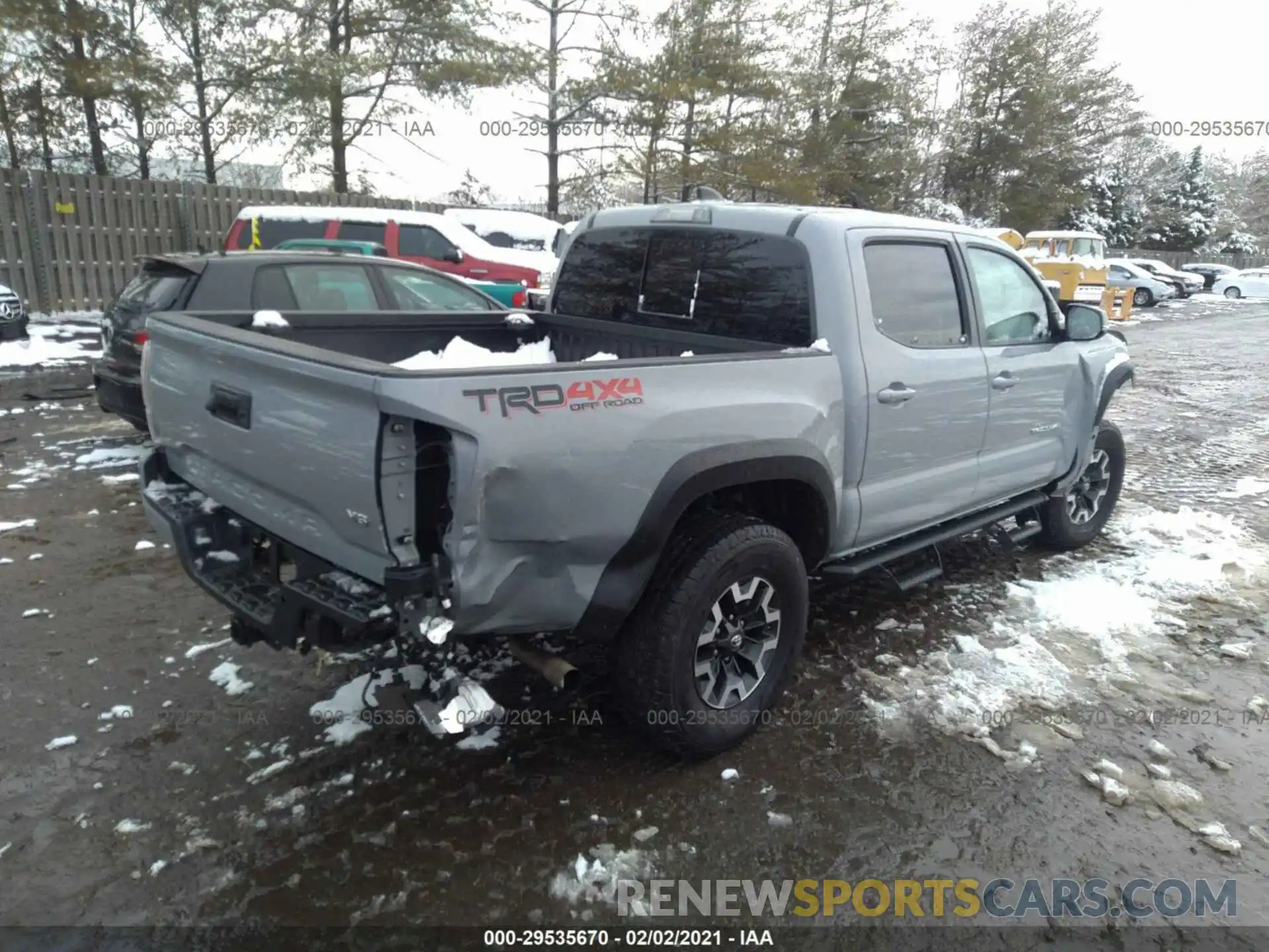 4 Photograph of a damaged car 3TMCZ5ANXLM312337 TOYOTA TACOMA 4WD 2020