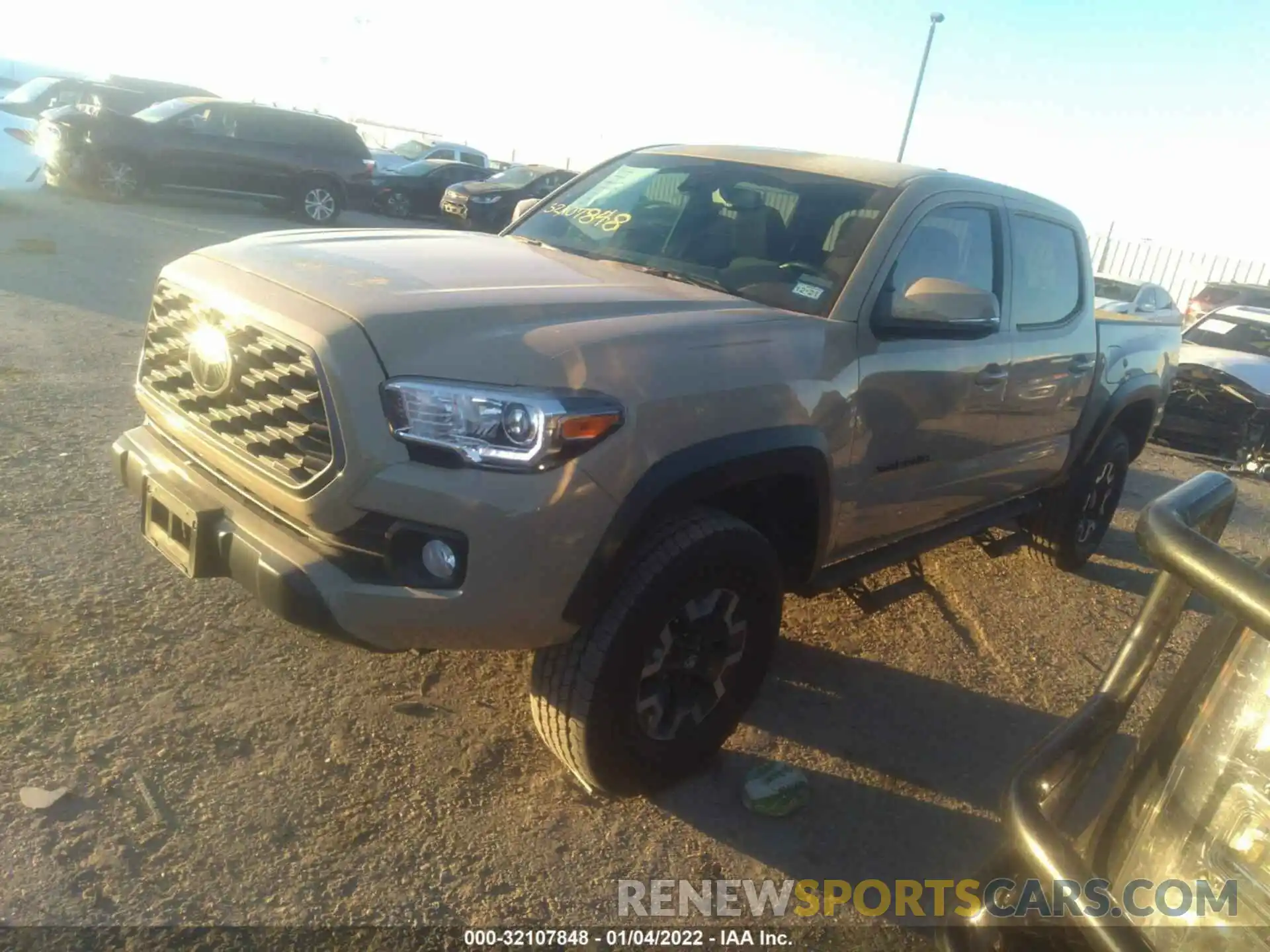 2 Фотография поврежденного автомобиля 3TMCZ5ANXLM317764 TOYOTA TACOMA 4WD 2020