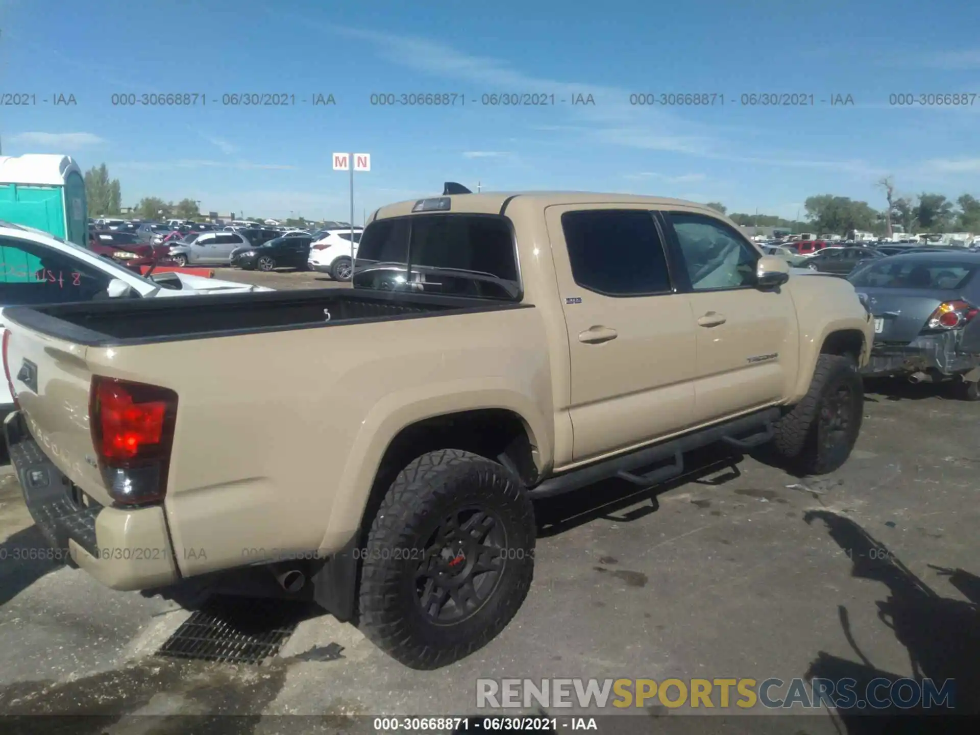 4 Фотография поврежденного автомобиля 3TMCZ5ANXLM320258 TOYOTA TACOMA 4WD 2020