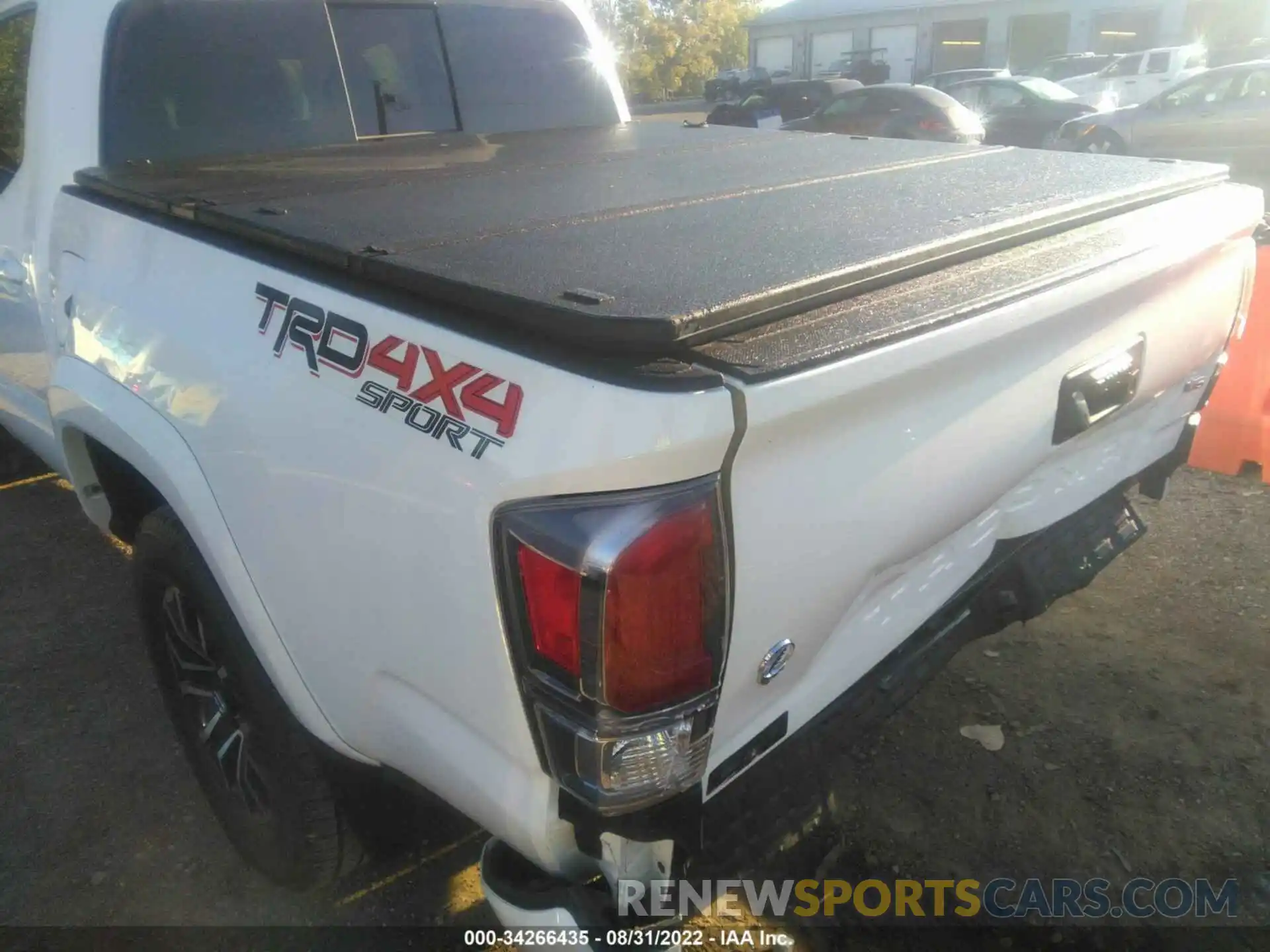 6 Фотография поврежденного автомобиля 3TMCZ5ANXLM320373 TOYOTA TACOMA 4WD 2020