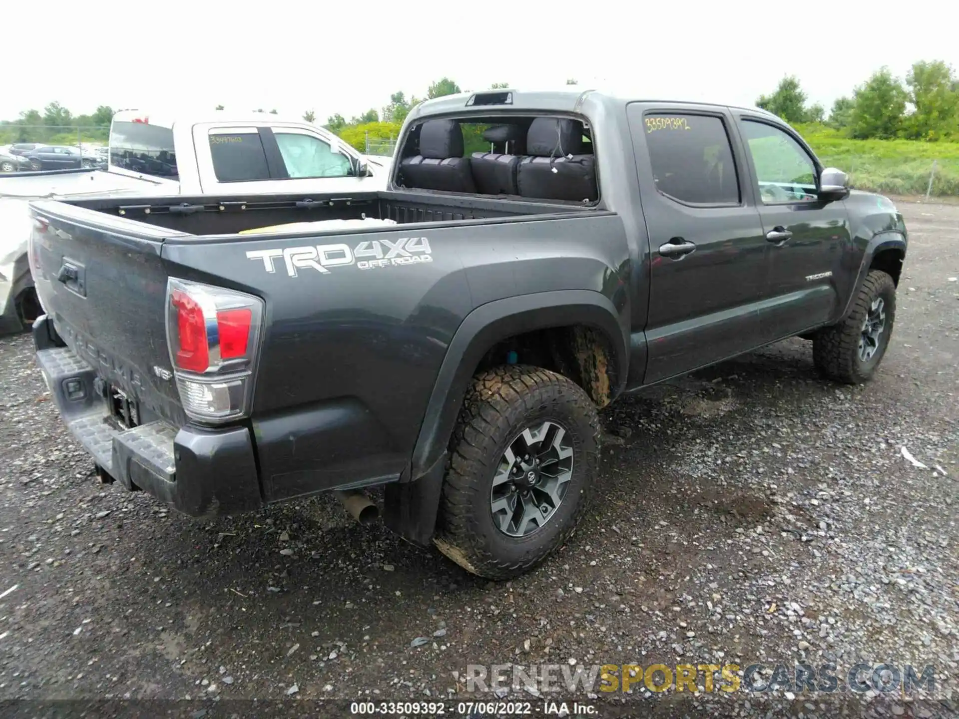 4 Photograph of a damaged car 3TMCZ5ANXLM343684 TOYOTA TACOMA 4WD 2020