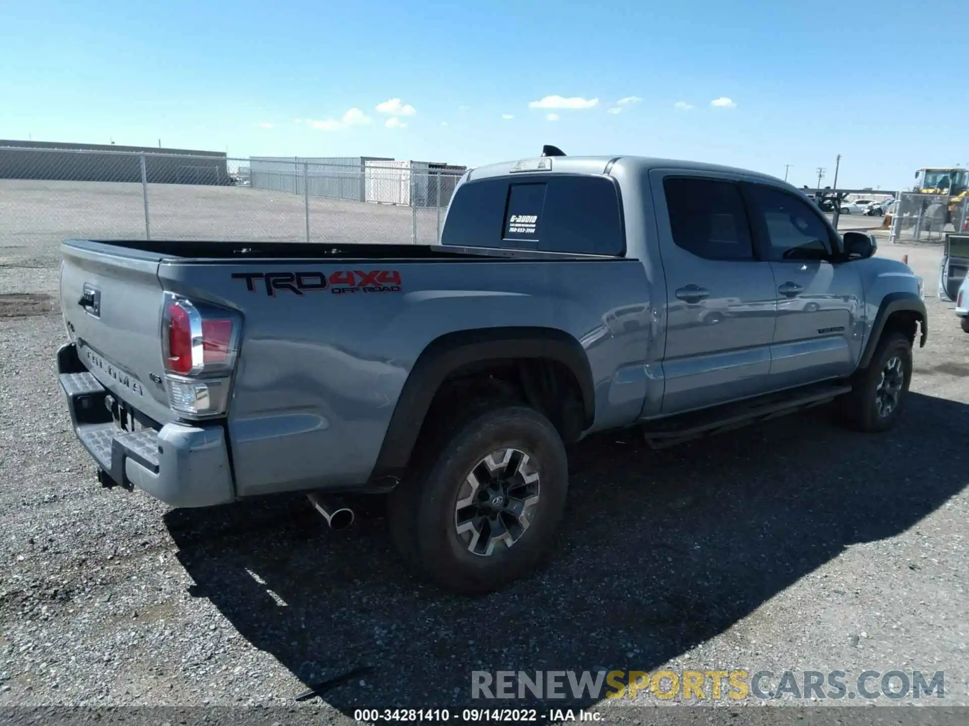 4 Photograph of a damaged car 3TMDZ5BN0LM081371 TOYOTA TACOMA 4WD 2020