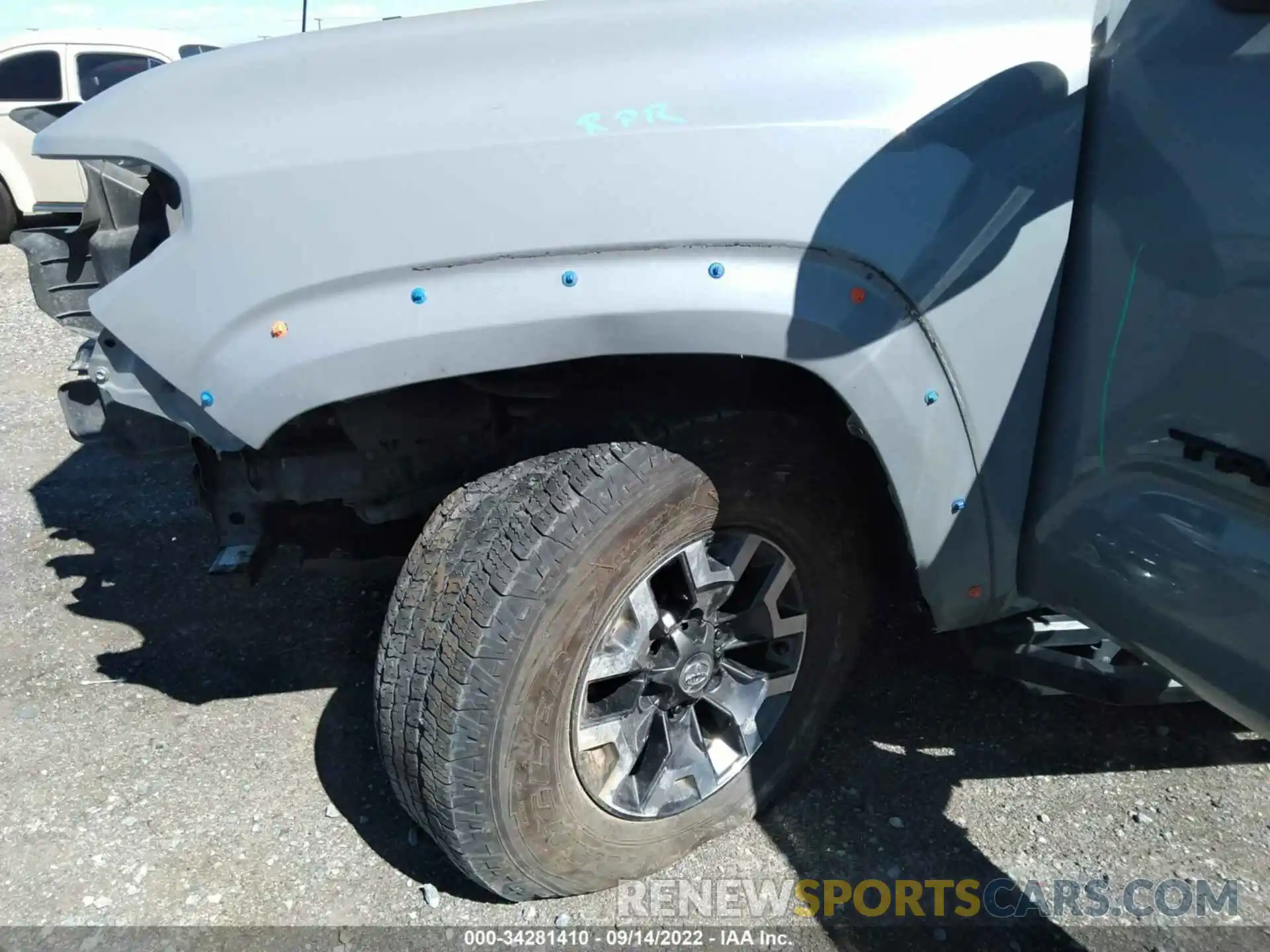 6 Photograph of a damaged car 3TMDZ5BN0LM081371 TOYOTA TACOMA 4WD 2020