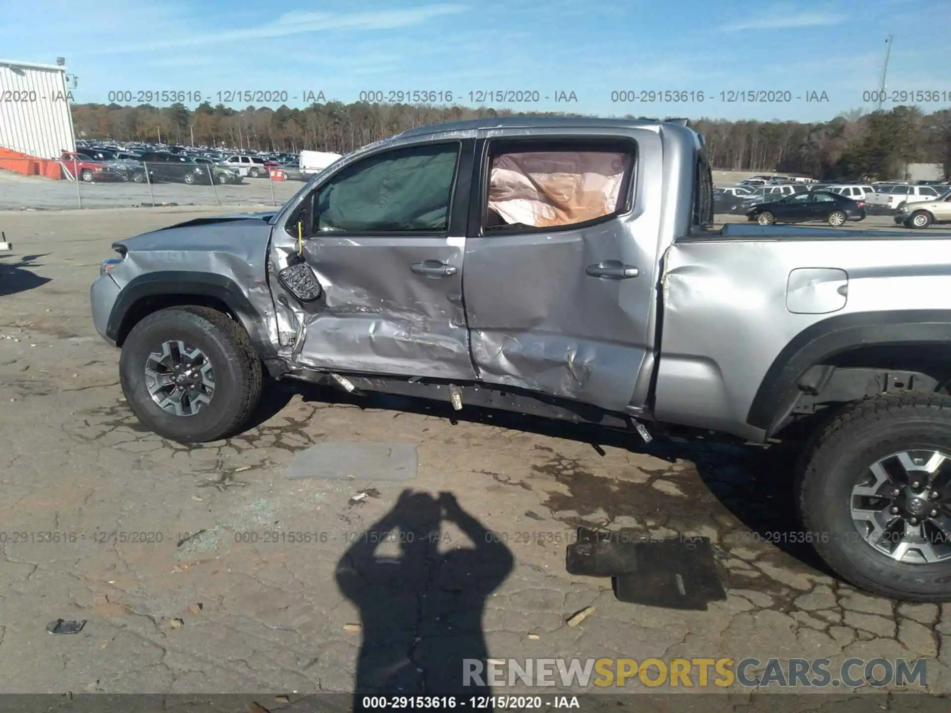 6 Photograph of a damaged car 3TMDZ5BN0LM082844 TOYOTA TACOMA 4WD 2020