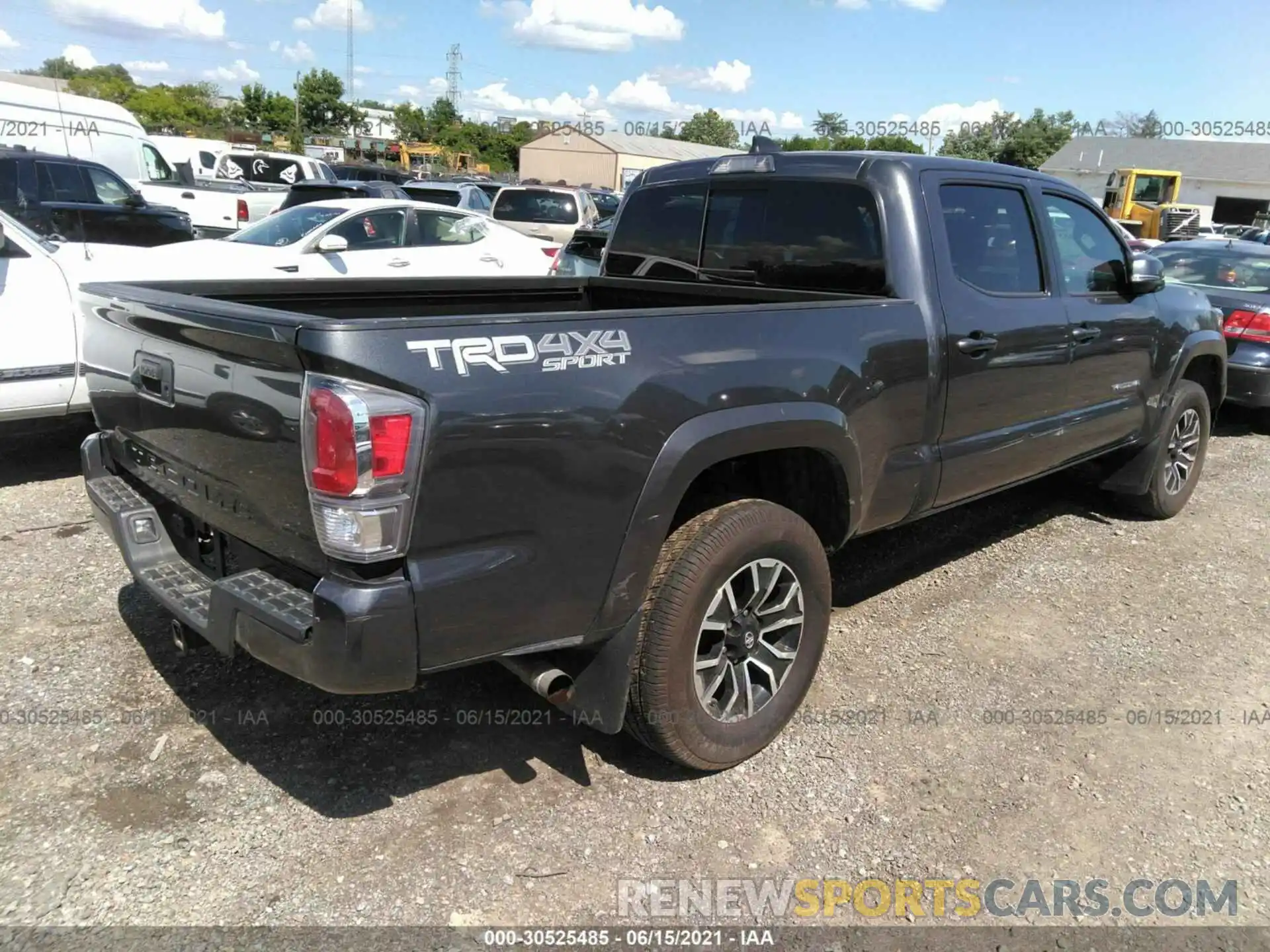 4 Photograph of a damaged car 3TMDZ5BN0LM090555 TOYOTA TACOMA 4WD 2020