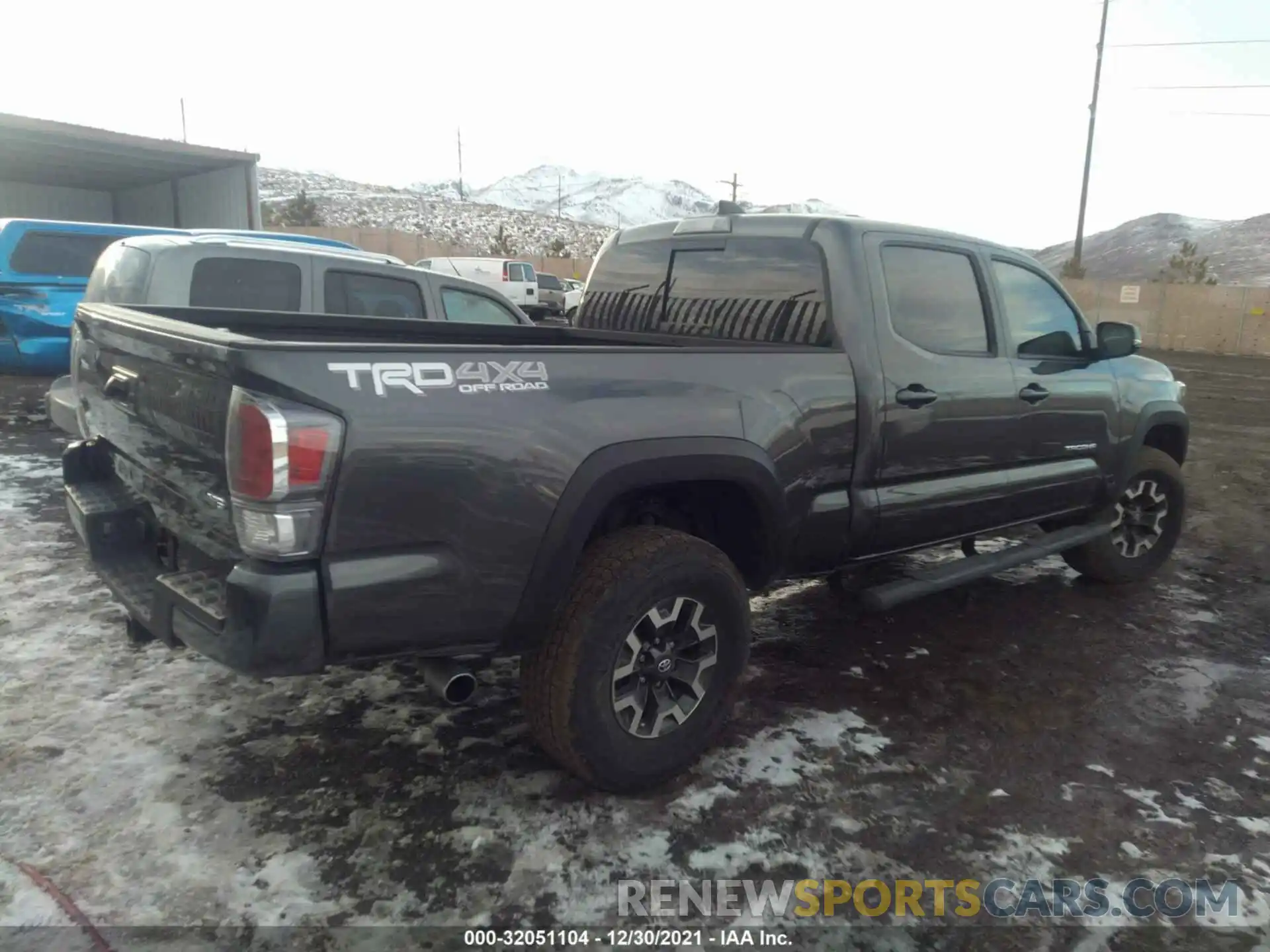 4 Photograph of a damaged car 3TMDZ5BN2LM086880 TOYOTA TACOMA 4WD 2020