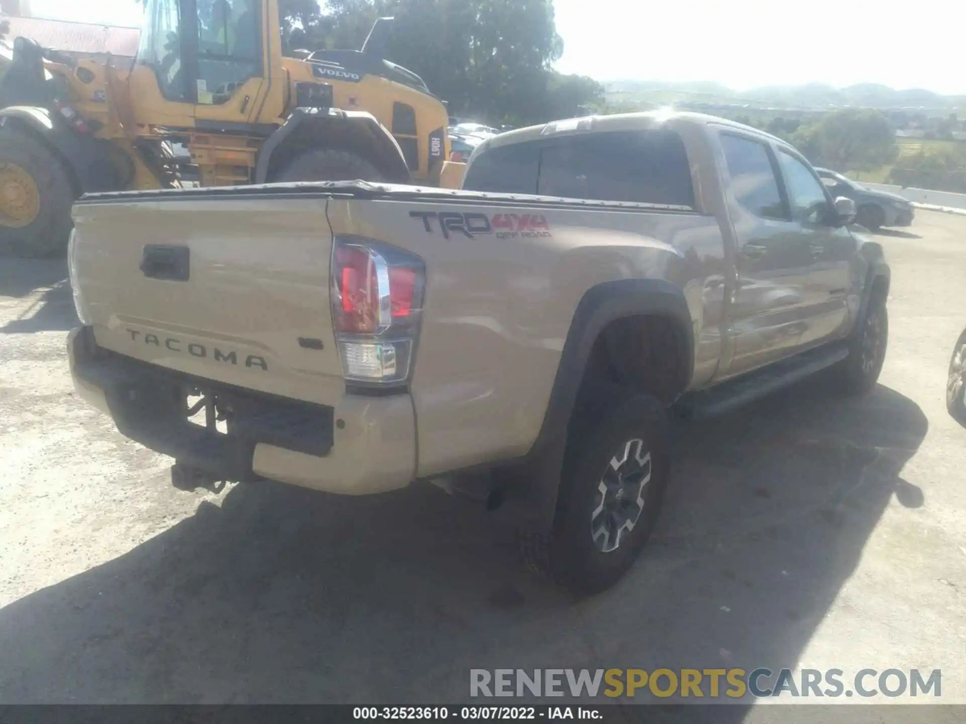 4 Photograph of a damaged car 3TMDZ5BN2LM089259 TOYOTA TACOMA 4WD 2020