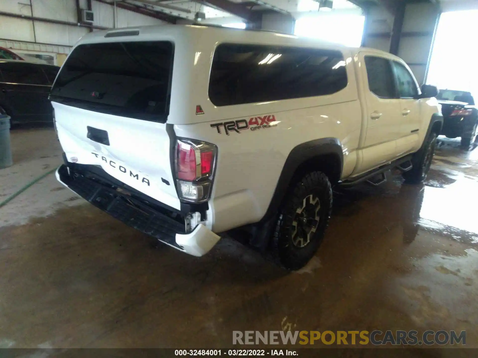 4 Photograph of a damaged car 3TMDZ5BN3LM083843 TOYOTA TACOMA 4WD 2020