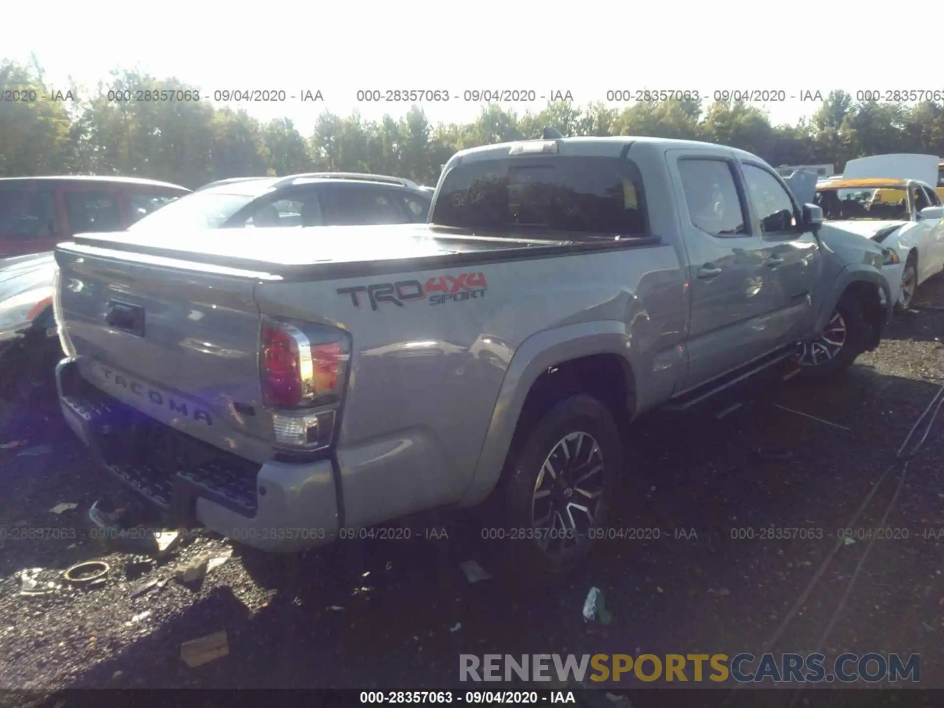 4 Фотография поврежденного автомобиля 3TMDZ5BN4LM085780 TOYOTA TACOMA 4WD 2020