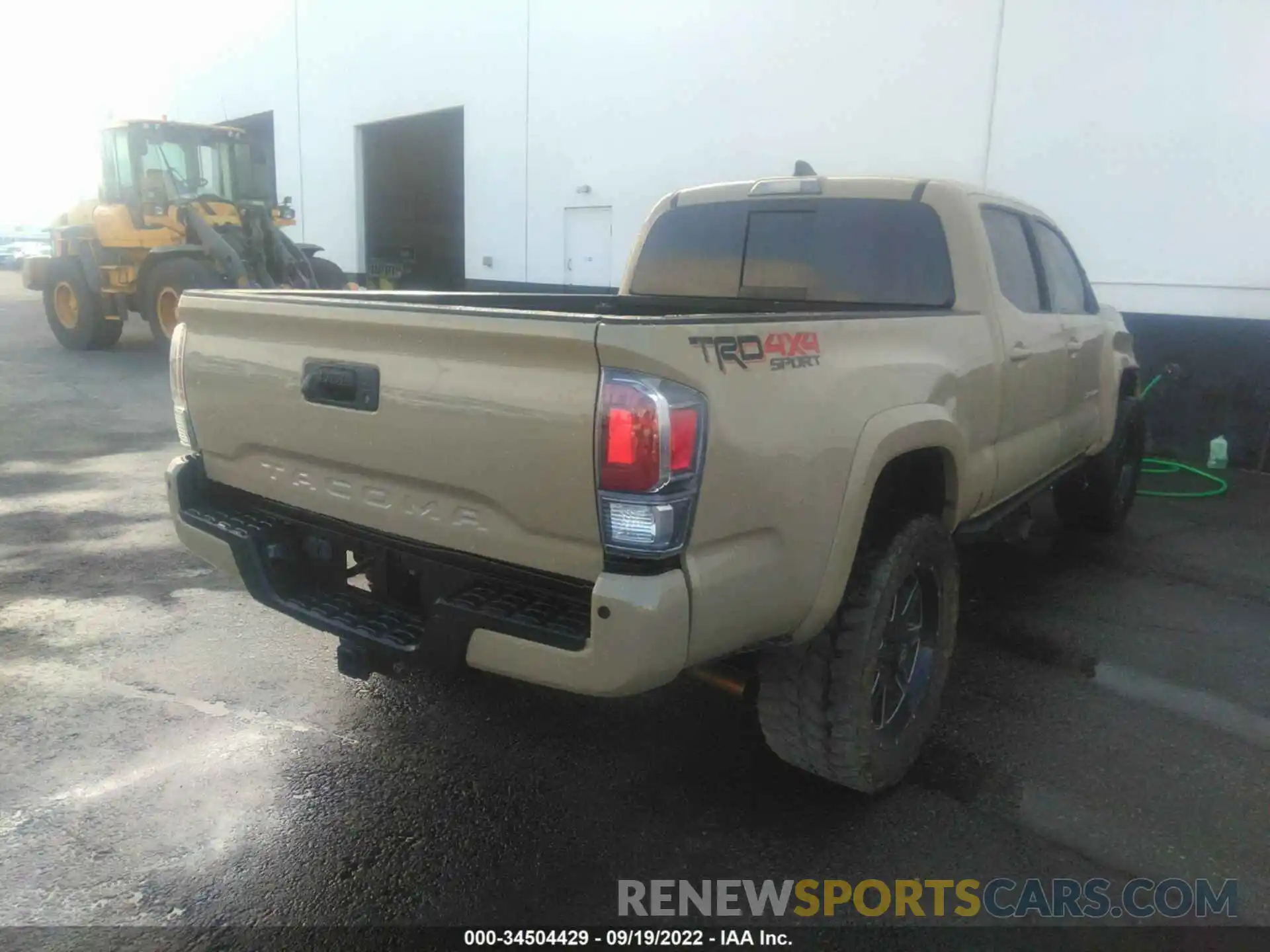 4 Фотография поврежденного автомобиля 3TMDZ5BN5LM089353 TOYOTA TACOMA 4WD 2020