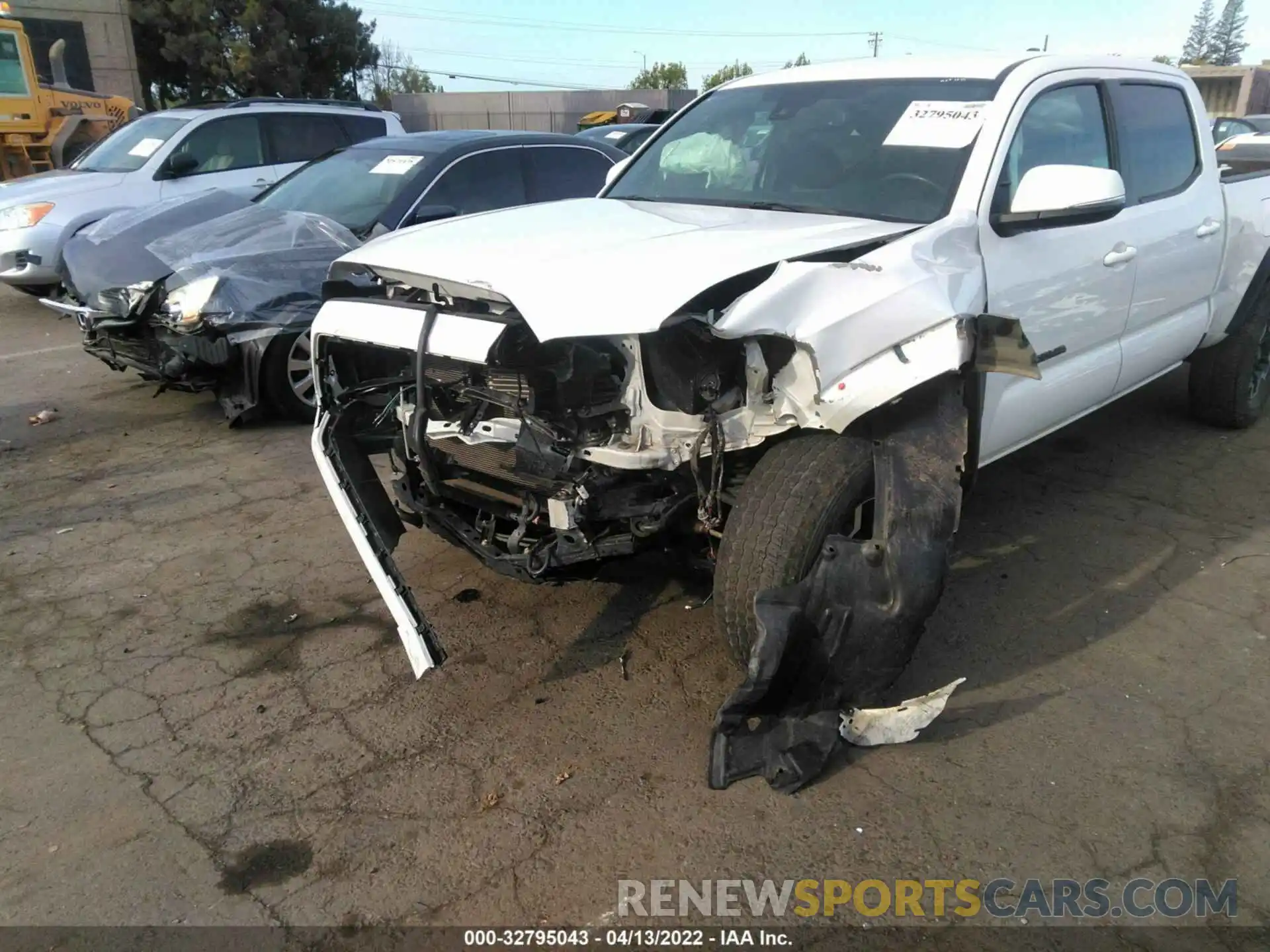 6 Photograph of a damaged car 3TMDZ5BN7LM085997 TOYOTA TACOMA 4WD 2020