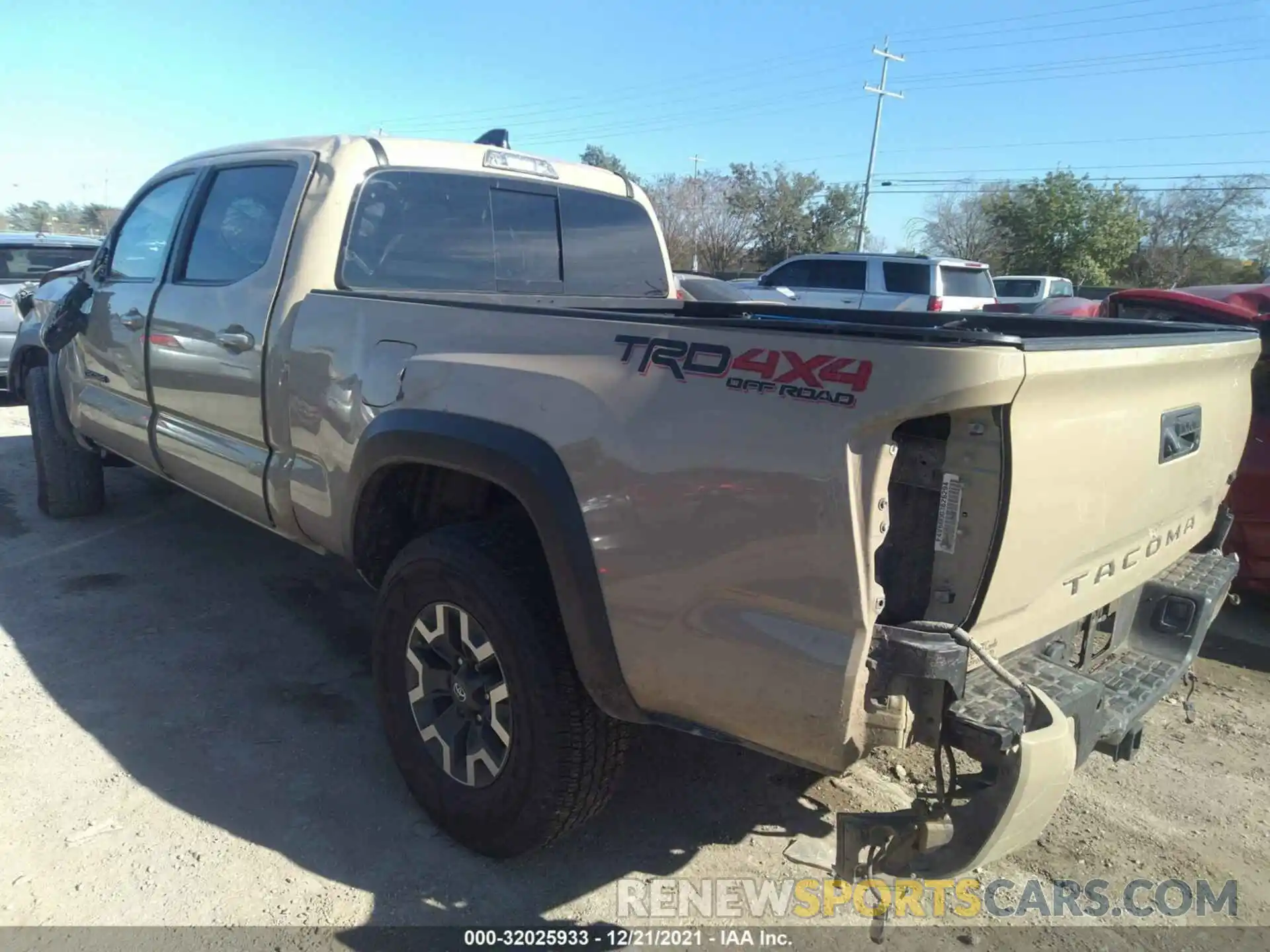 3 Photograph of a damaged car 3TMDZ5BN8LM082087 TOYOTA TACOMA 4WD 2020