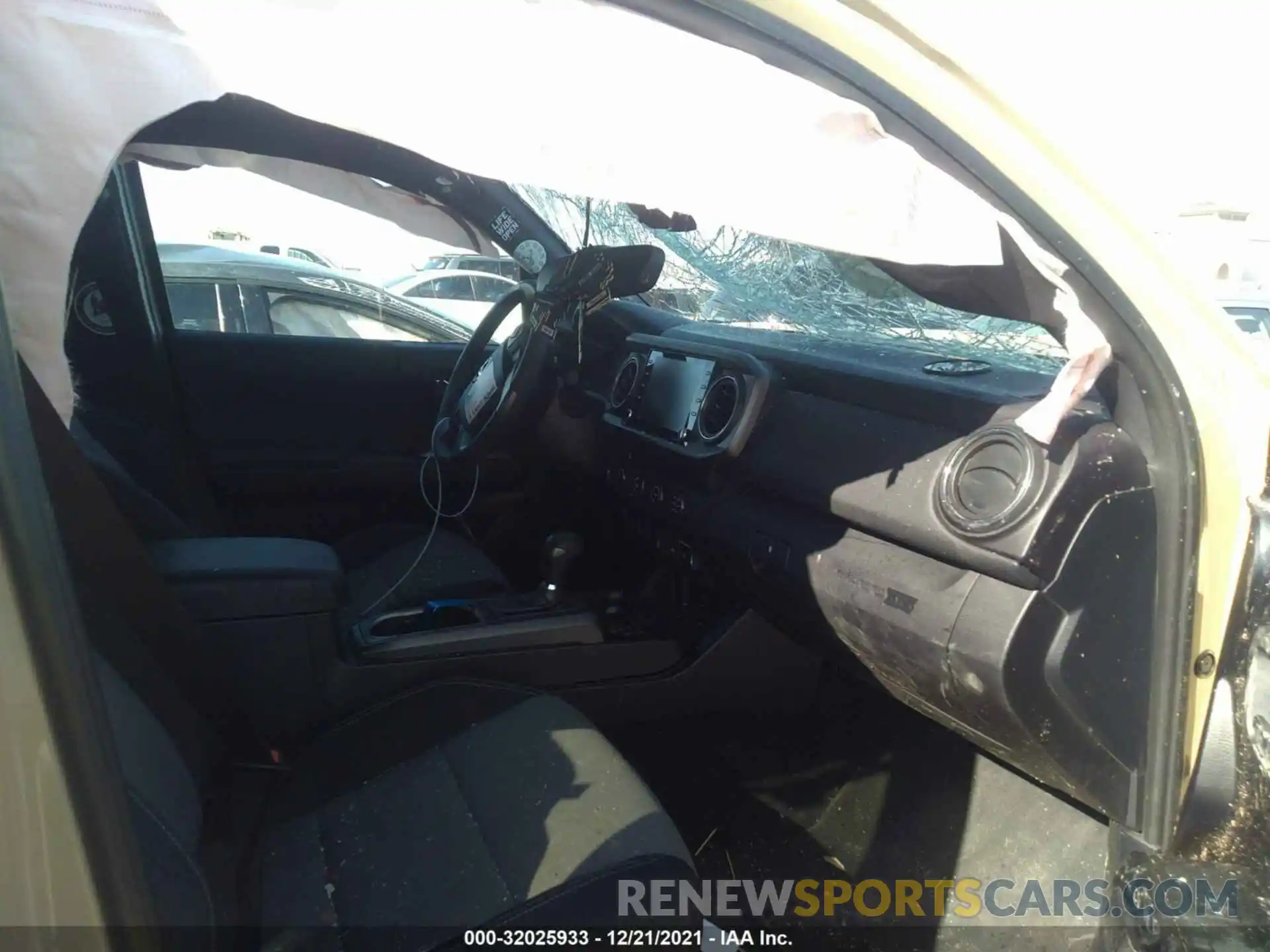 5 Photograph of a damaged car 3TMDZ5BN8LM082087 TOYOTA TACOMA 4WD 2020