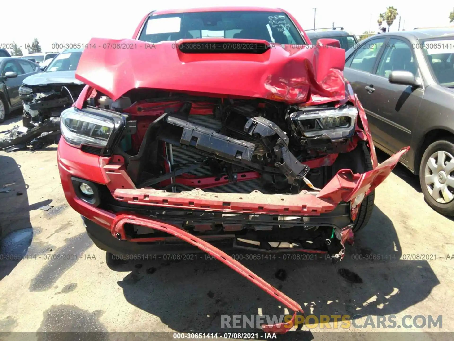 10 Photograph of a damaged car 3TMDZ5BN8LM091677 TOYOTA TACOMA 4WD 2020